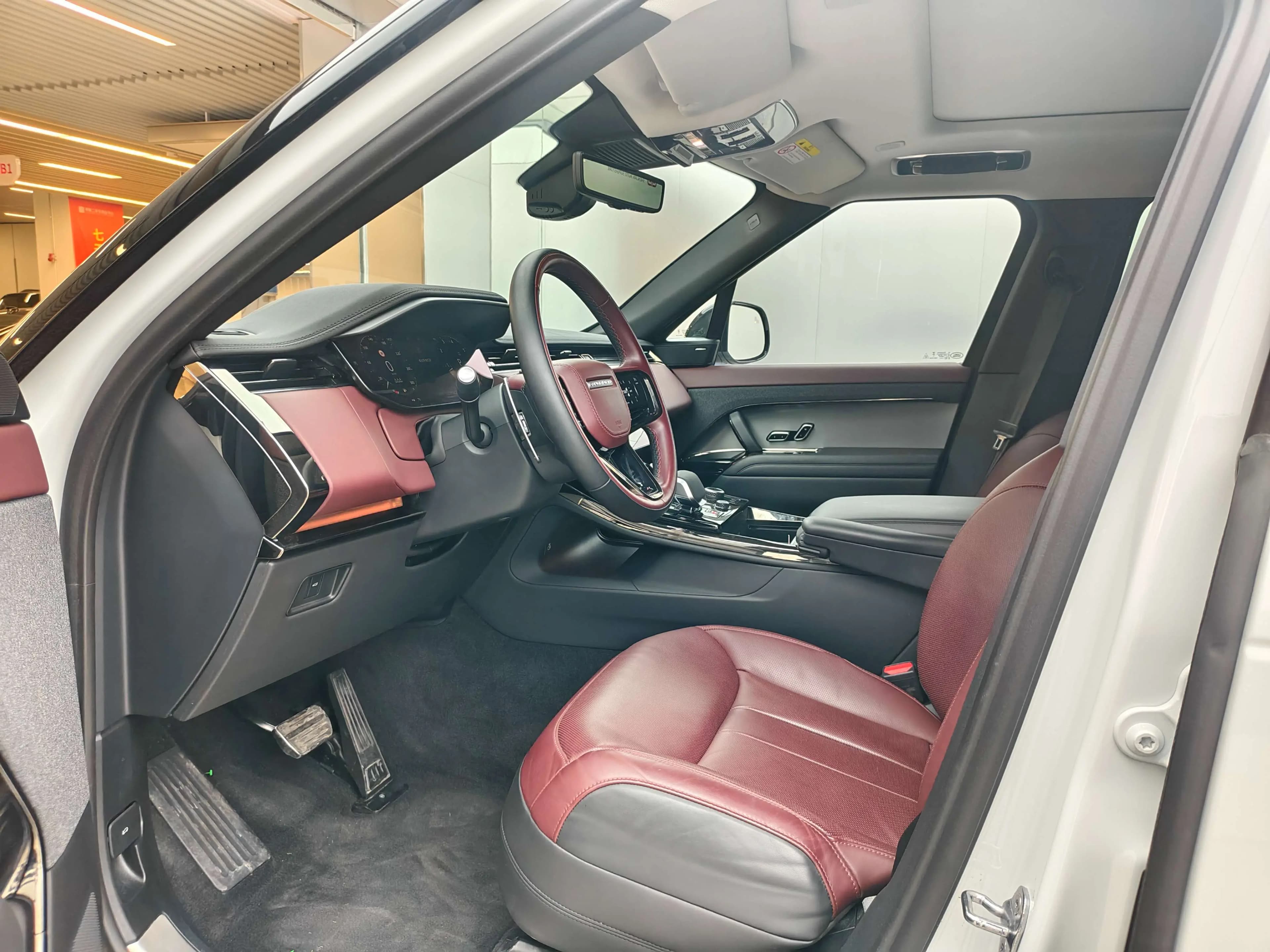 Land Rover Range Rover Sport 2024 г. 18200 км. — фото 10