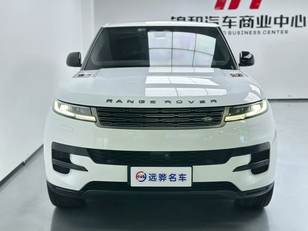 Land Rover Range Rover Sport 2023 г. 39000 км. — фото 2