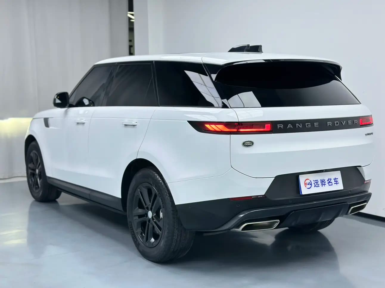 Land Rover Range Rover Sport 2023 г. 39000 км. — фото 3