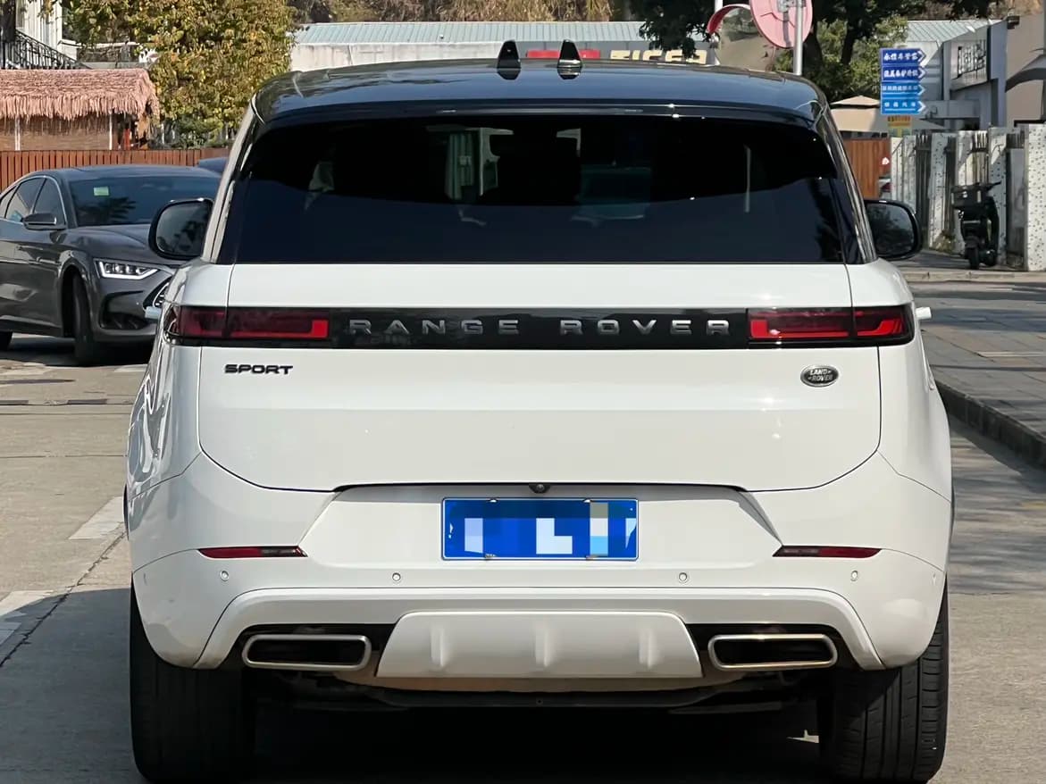 Land Rover Range Rover Sport 2024 г. 100000 км. — фото 3