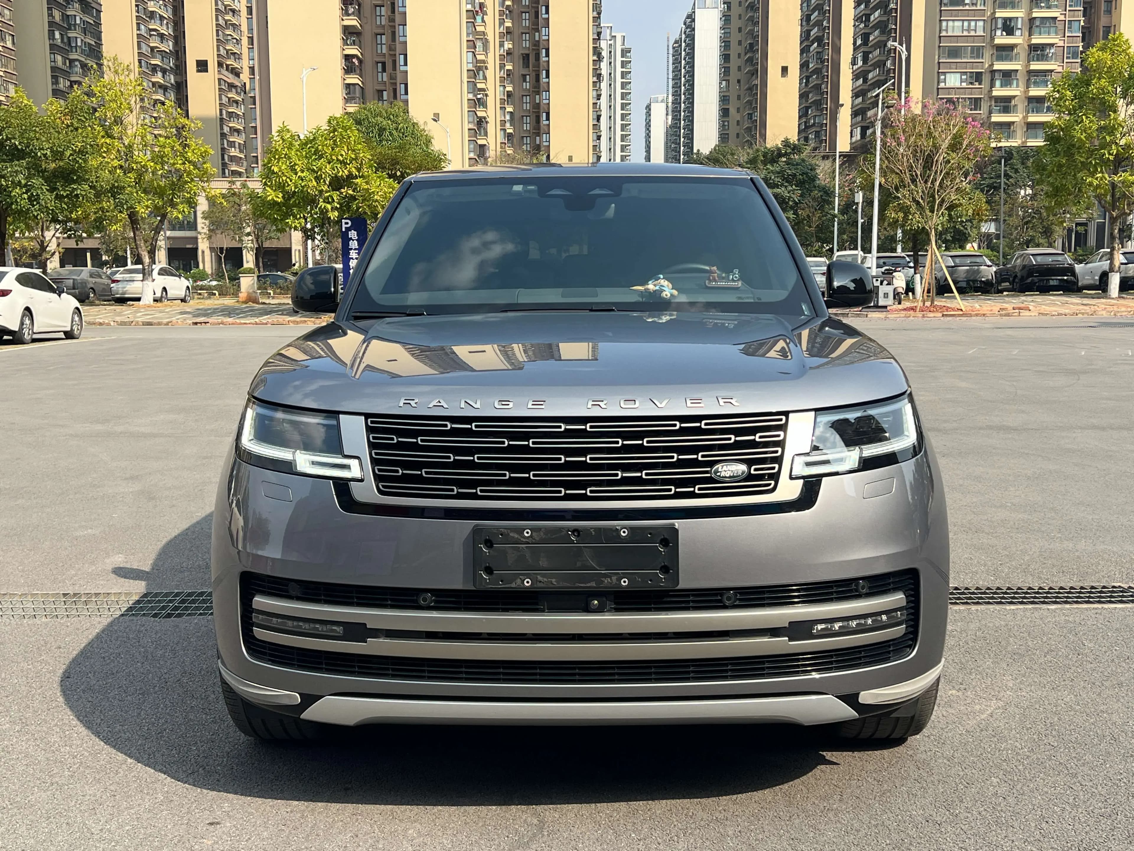Land Rover Range rover 2023 г. 44701 км. — фото 2