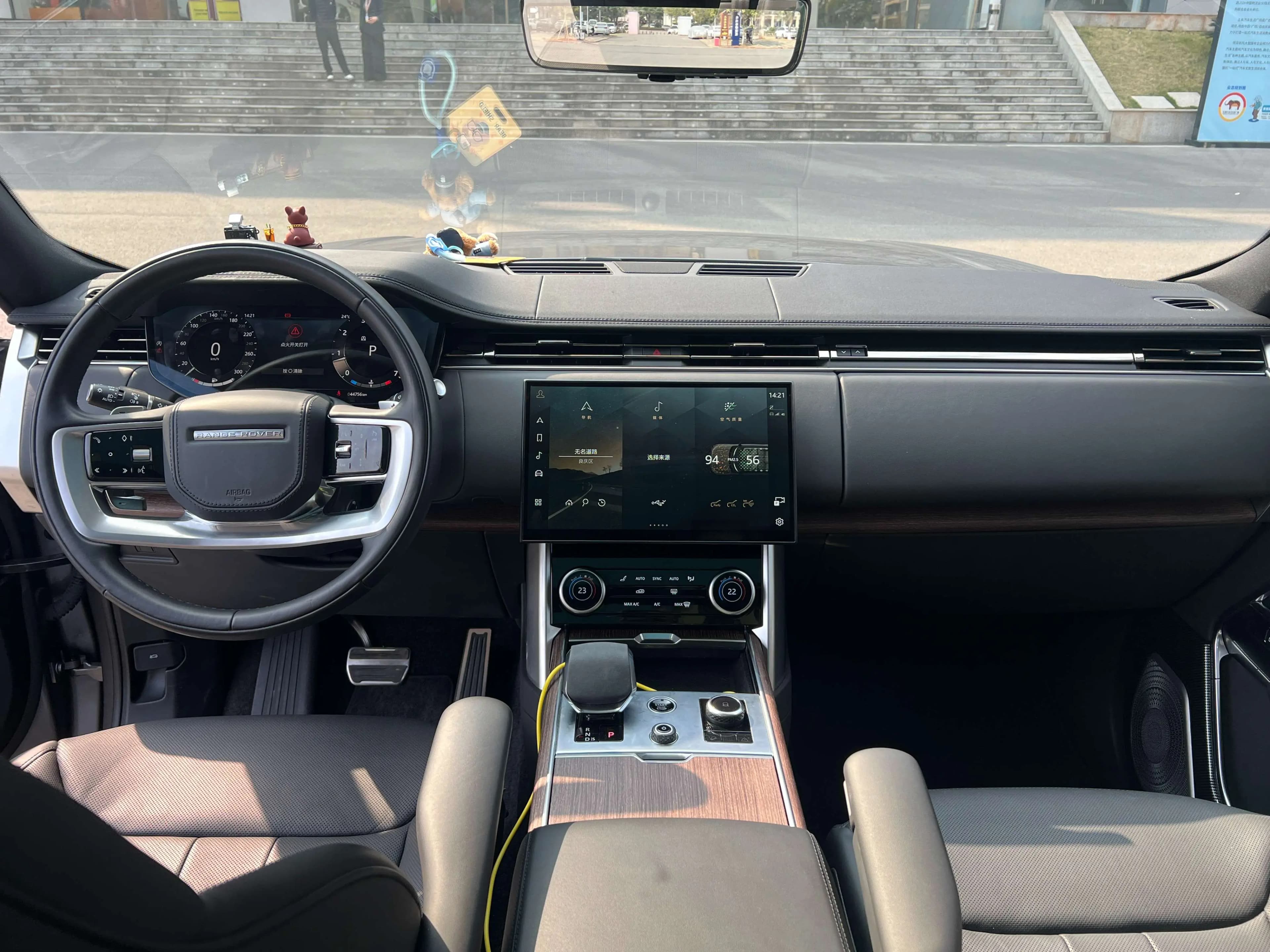 Land Rover Range rover 2023 г. 44701 км. — фото 6