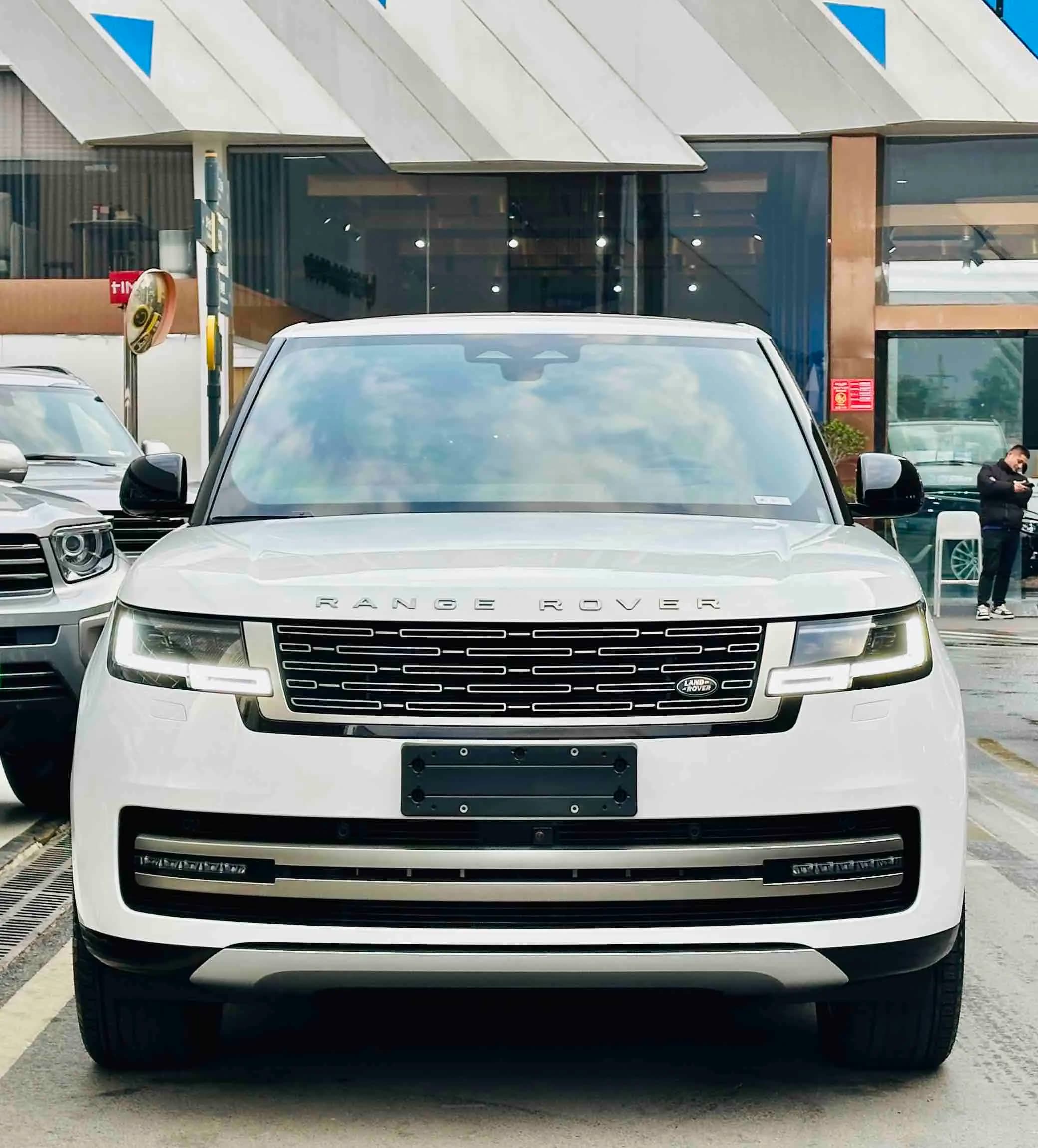 Land Rover Range rover 2024 г. 13004 км. — фото 2