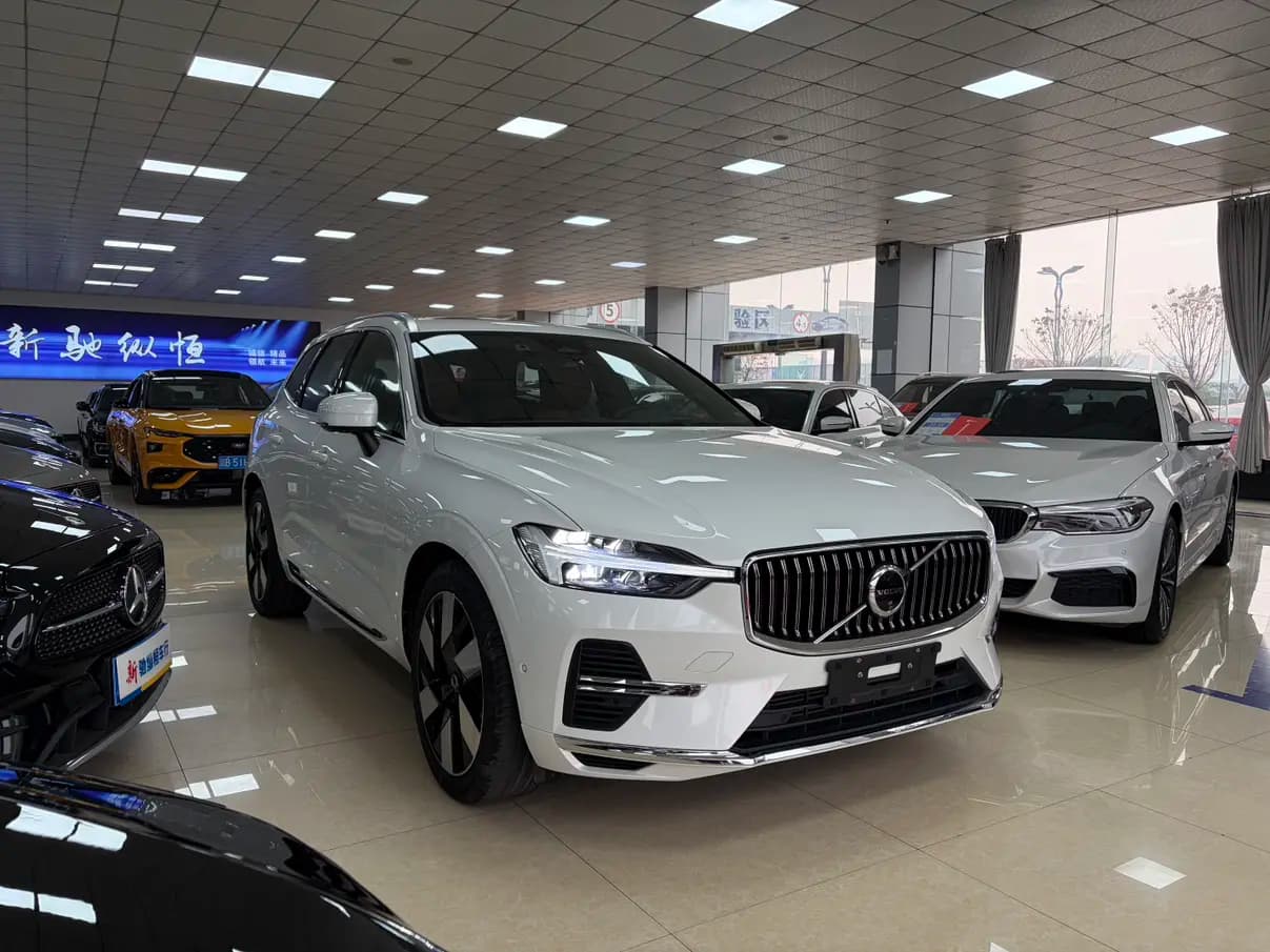 Volvo XC60 PHEV 2024 г. 12149 км. — фото 3