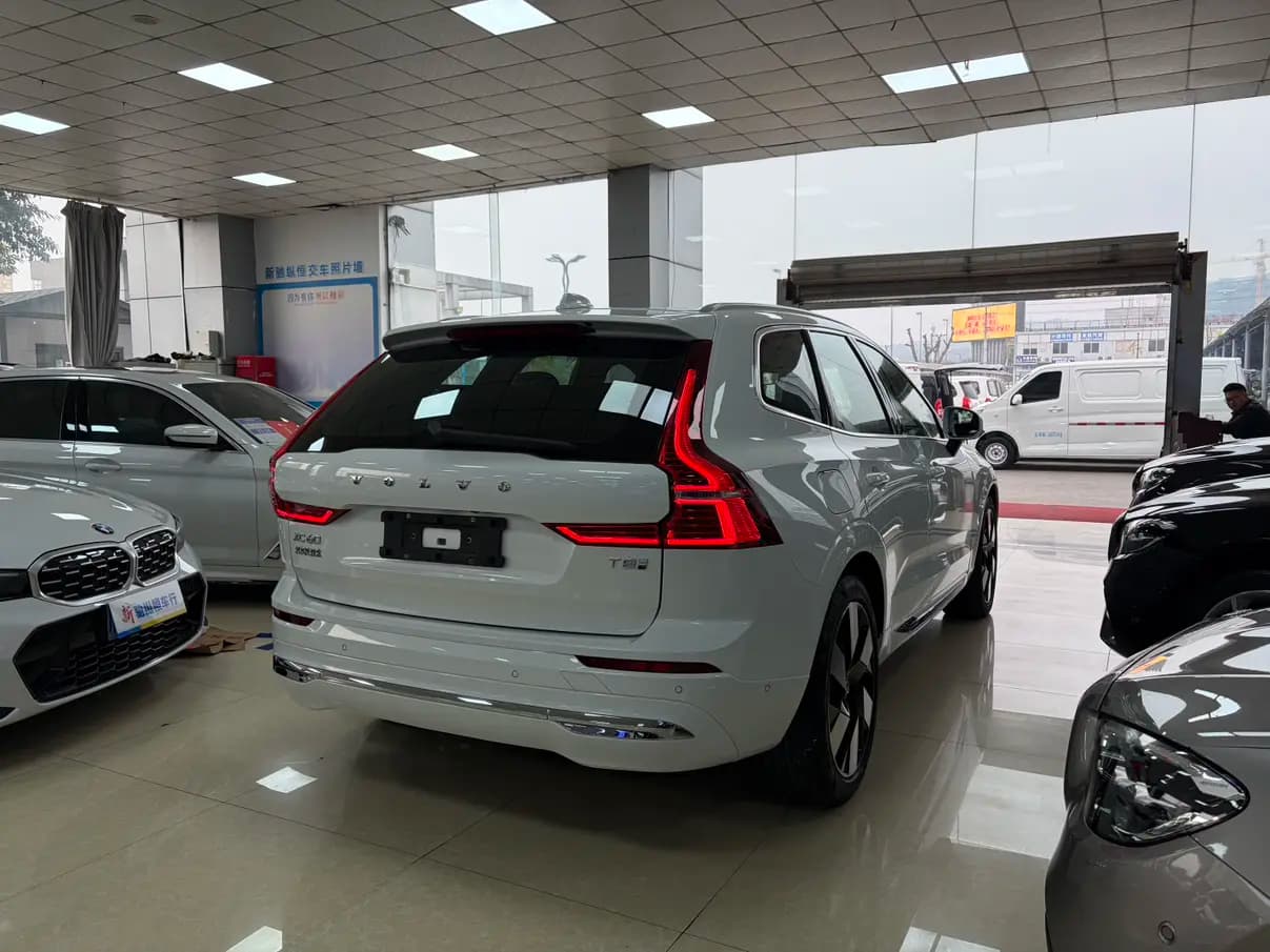 Volvo XC60 PHEV 2024 г. 12149 км. — фото 6