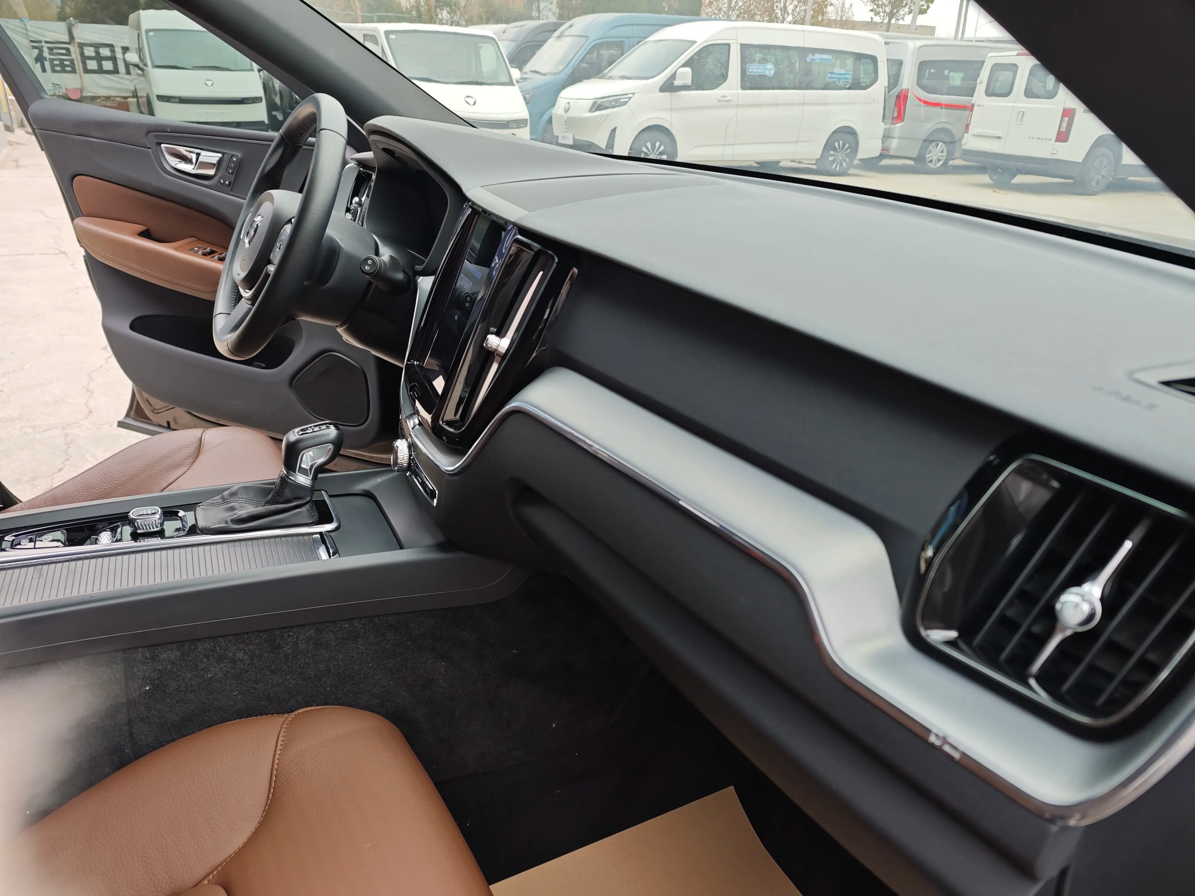 Volvo XC60 2021 г. 54000 км. — фото 11