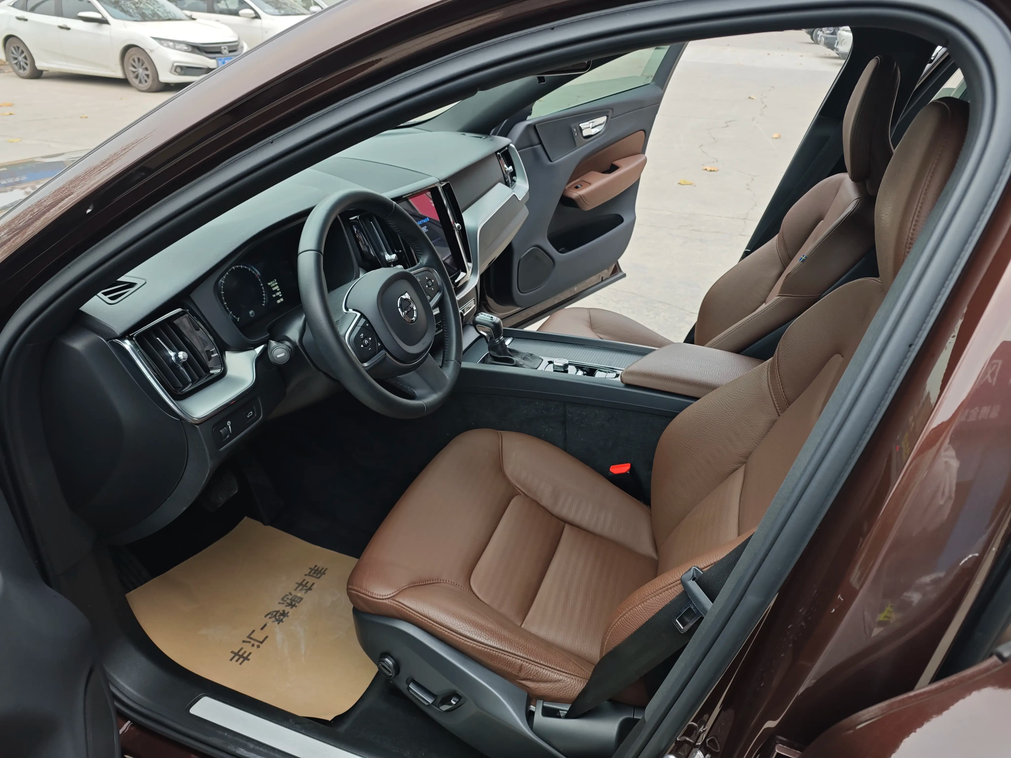 Volvo XC60 2021 г. 54000 км. — фото 12