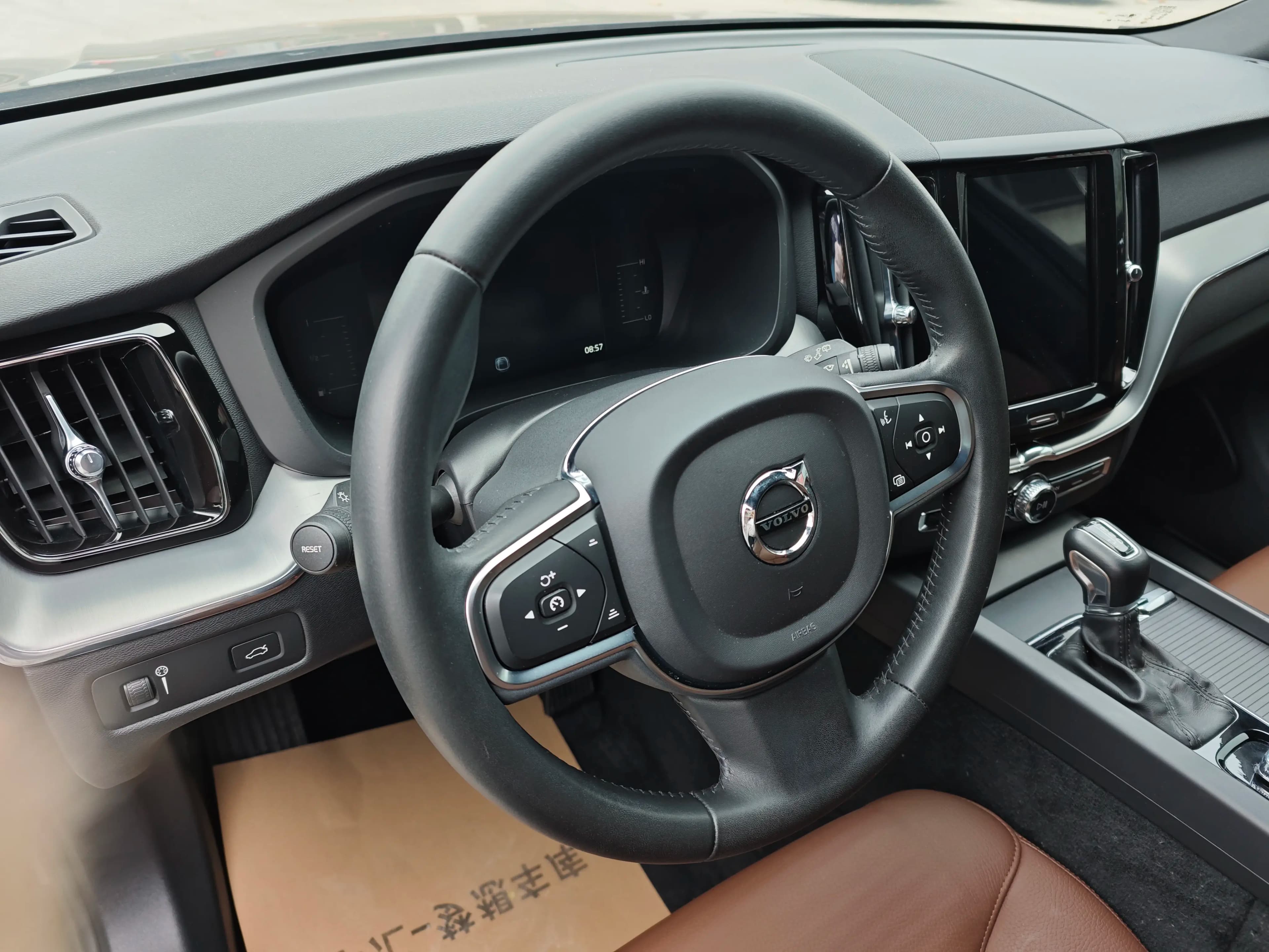 Volvo XC60 2021 г. 54000 км. — фото 9