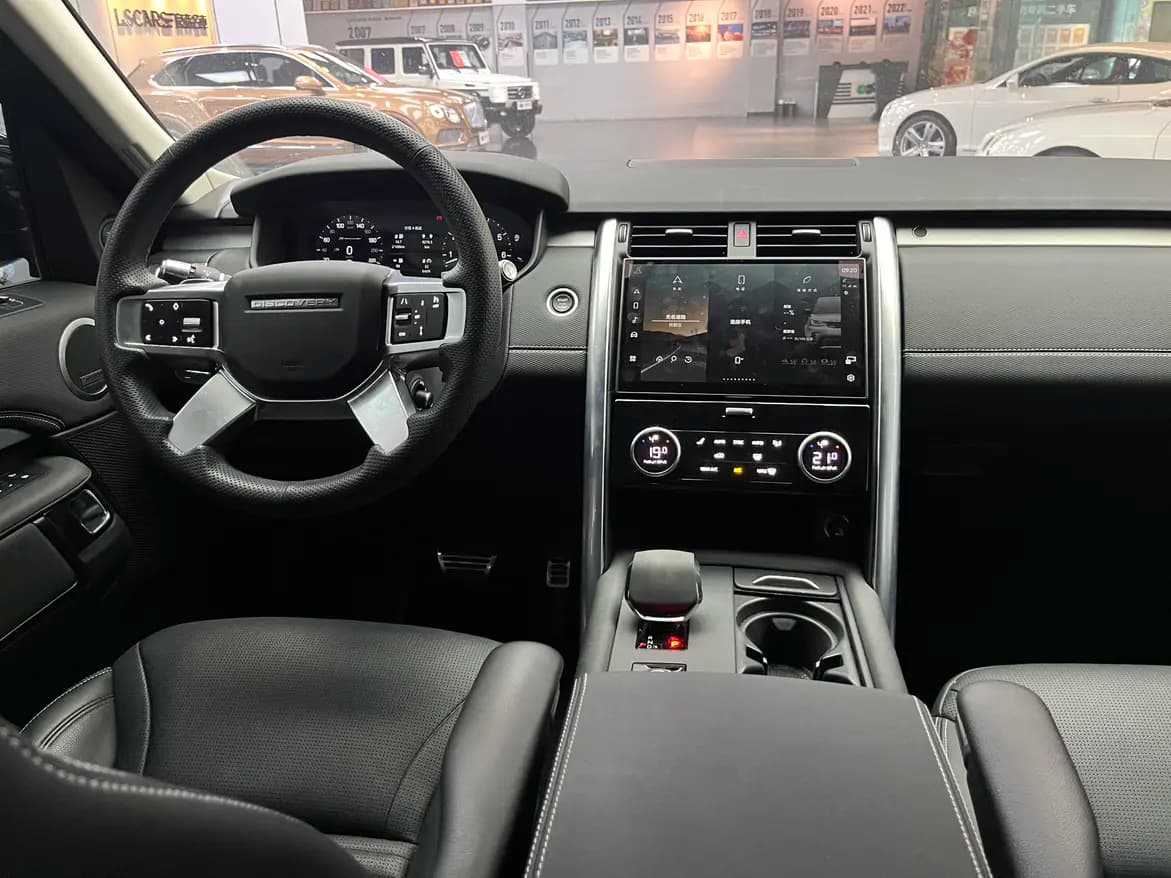 Land Rover Discovery 2022 г. 48006 км. — фото 8