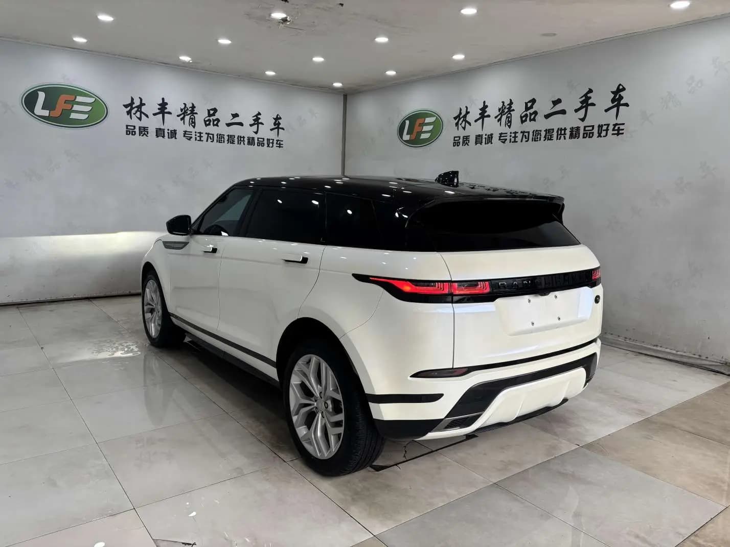 Land Rover Range Rover Evoque 2022 г. 57099 км. — фото 3
