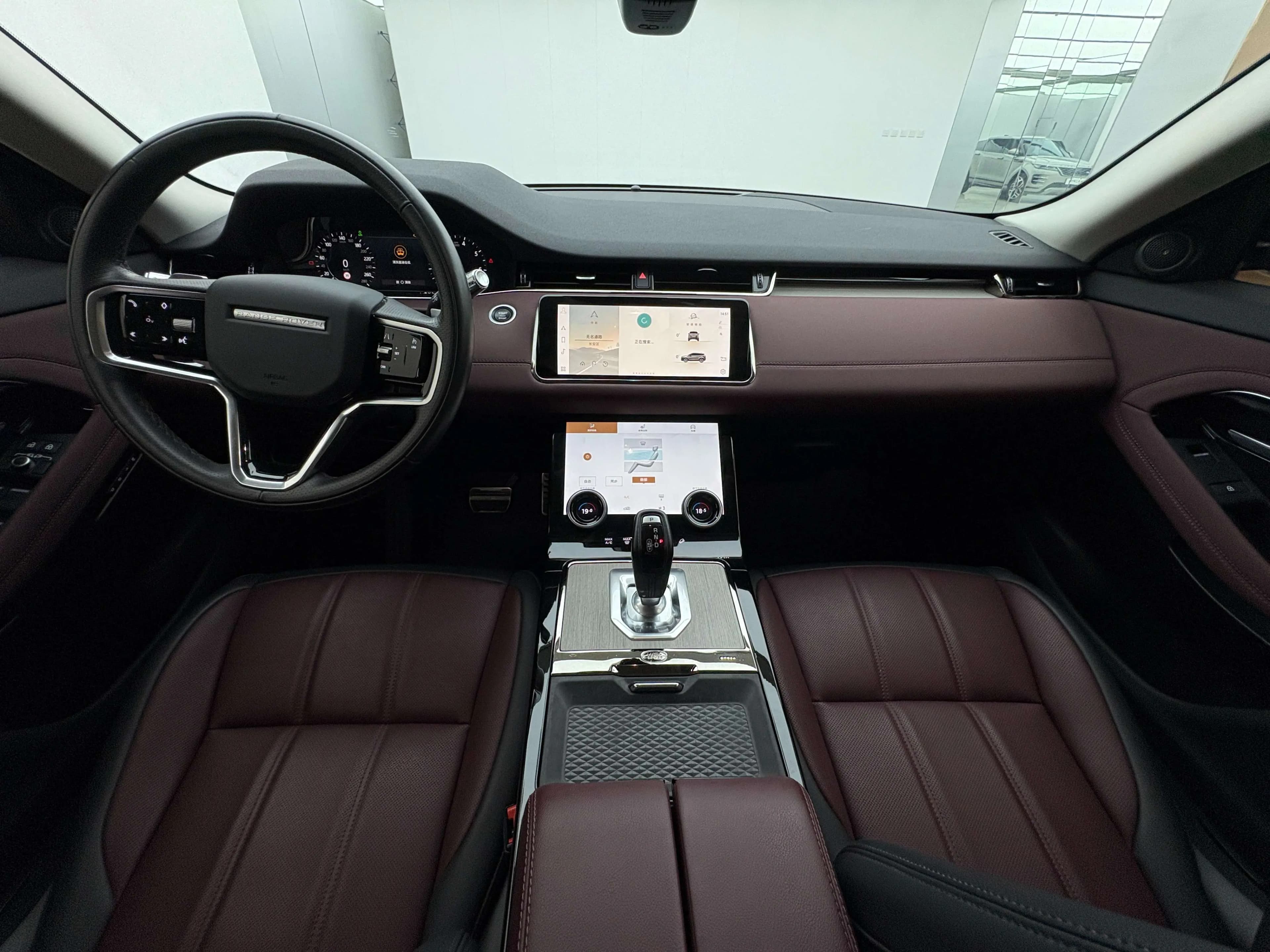 Land Rover Range Rover Evoque 2023 г. 62100 км. — фото 8
