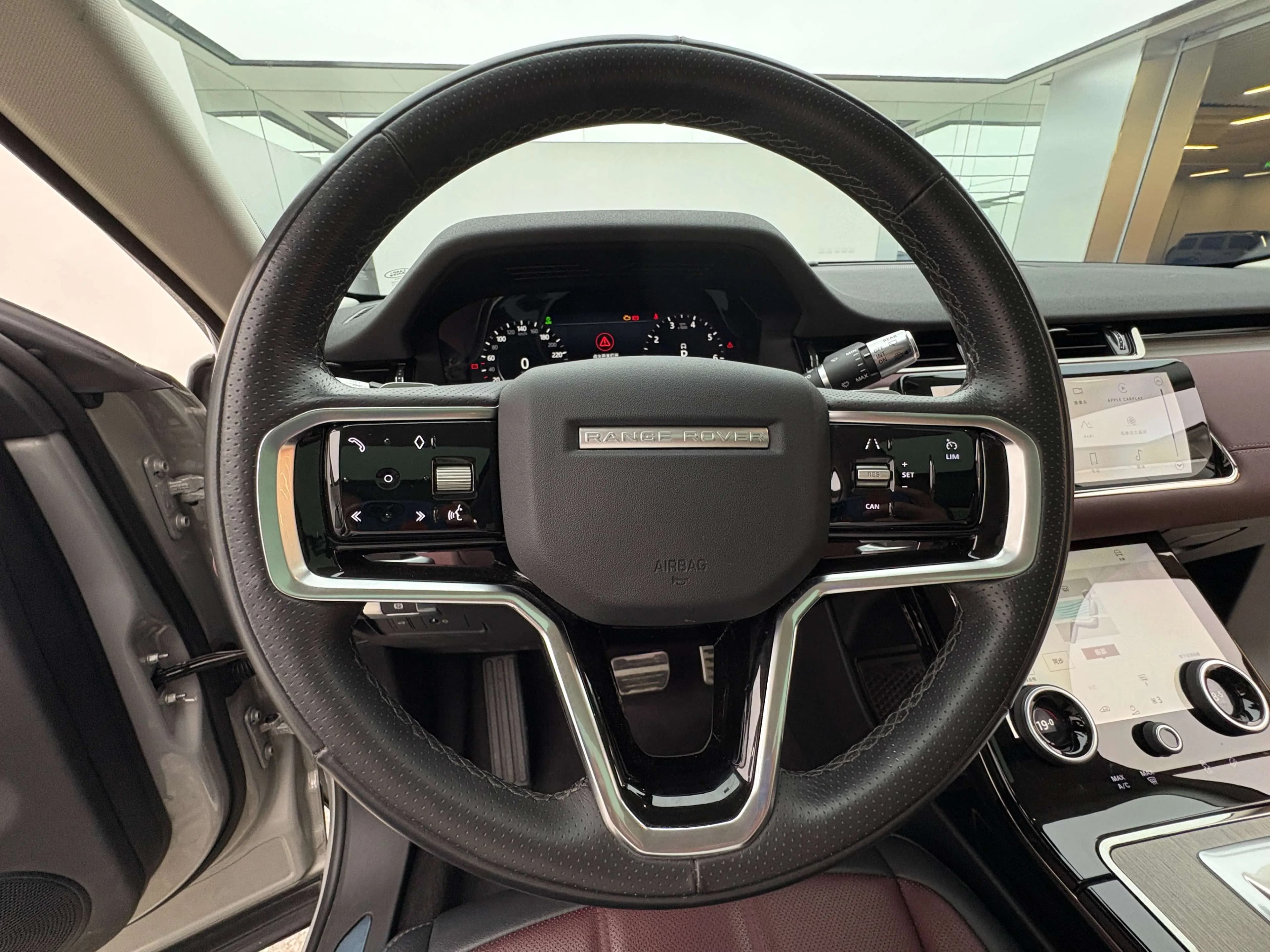 Land Rover Range Rover Evoque 2023 г. 62100 км. — фото 10