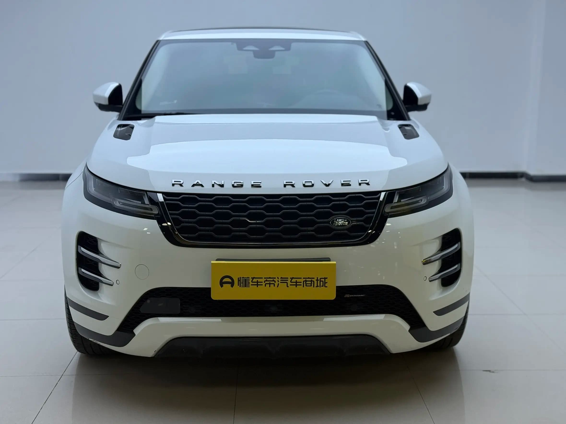 Land Rover Range Rover Evoque 2023 г. 79701 км. — фото 2