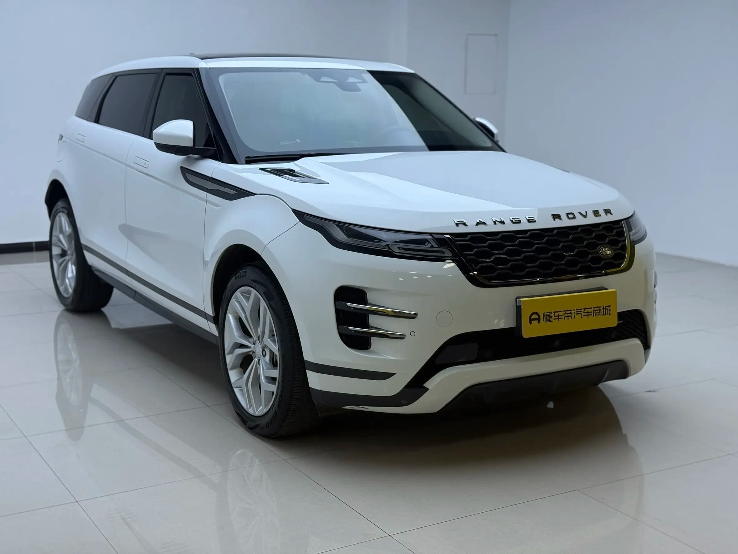 Land Rover Range Rover Evoque 2023 г. 79701 км. — фото 3