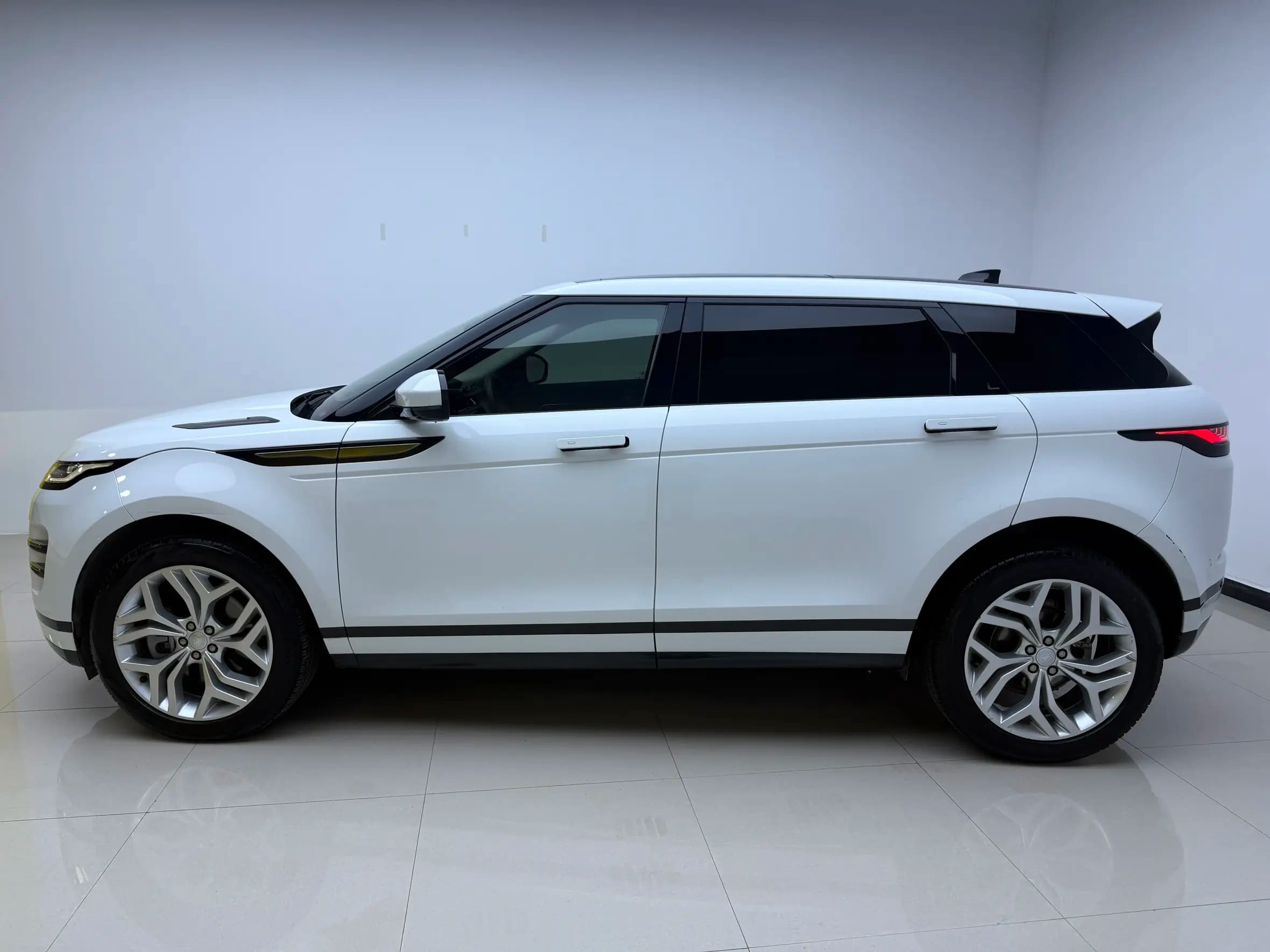 Land Rover Range Rover Evoque 2023 г. 79701 км. — фото 4