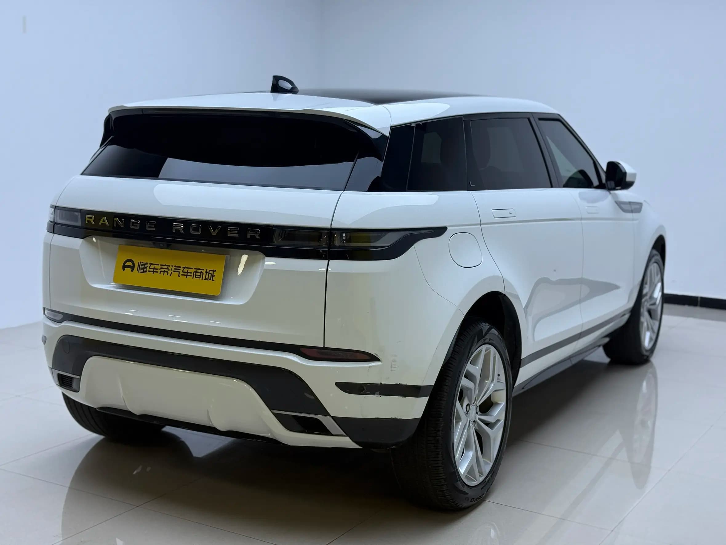 Land Rover Range Rover Evoque 2023 г. 79701 км. — фото 6