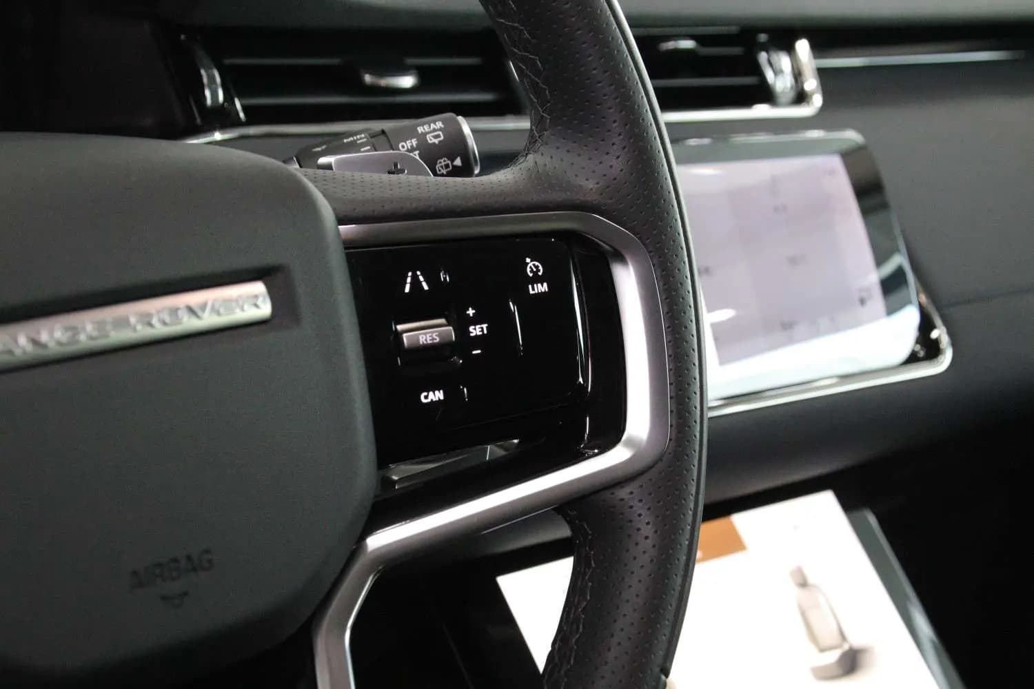 Land Rover Range Rover Evoque 2024 г. 16804 км. — фото 3
