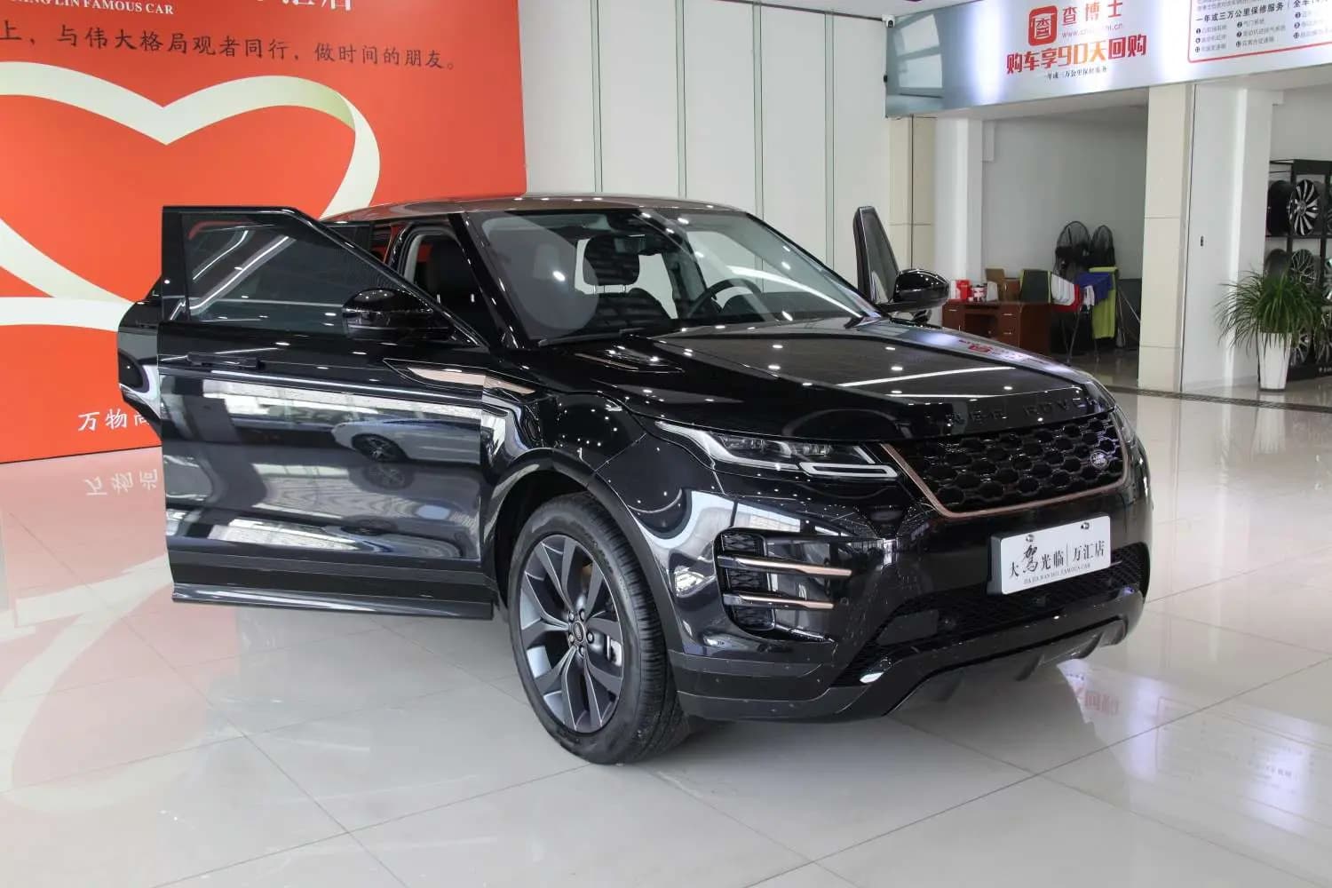Land Rover Range Rover Evoque 2024 г. 16804 км. — фото 5