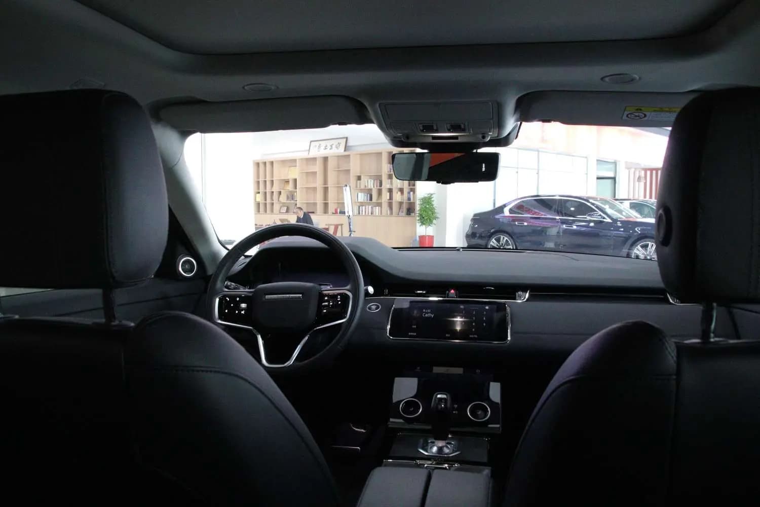Land Rover Range Rover Evoque 2024 г. 16804 км. — фото 8