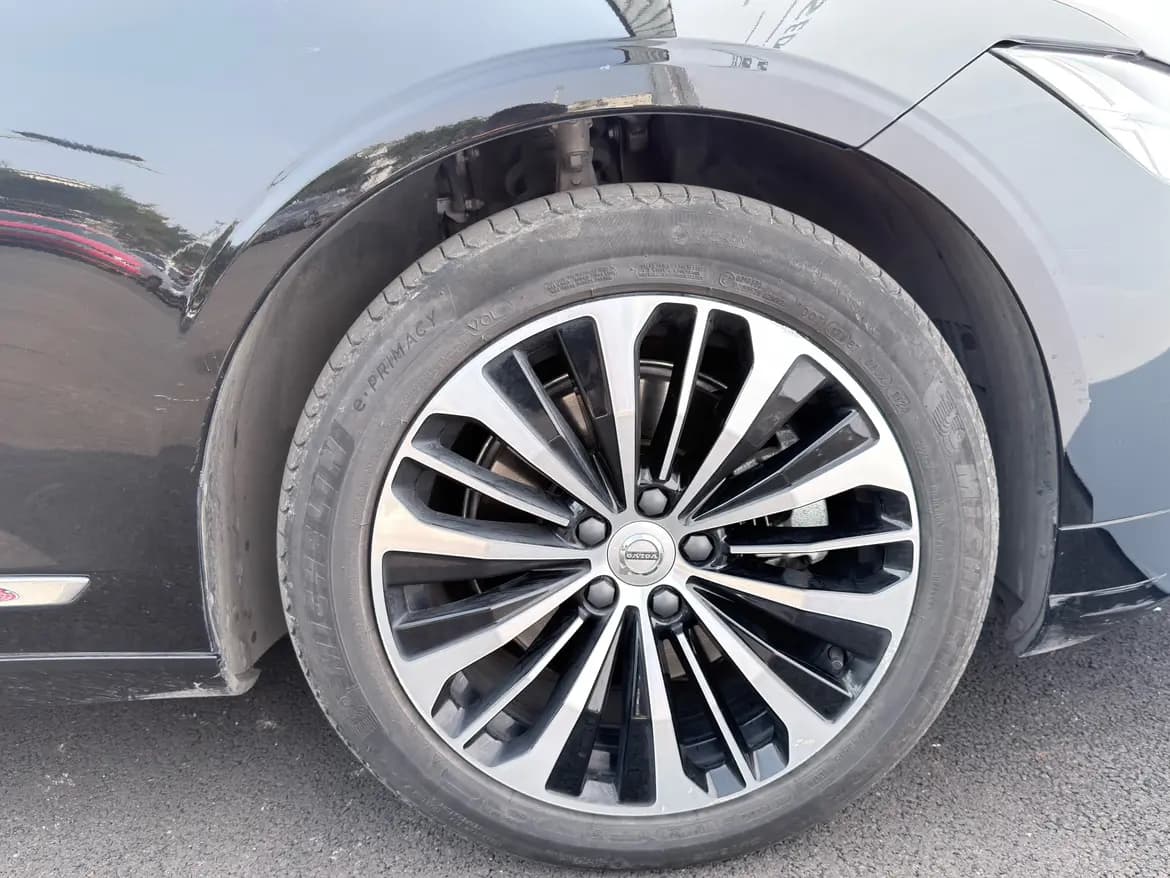 Volvo S90 2024 г. 22018 км. — фото 8