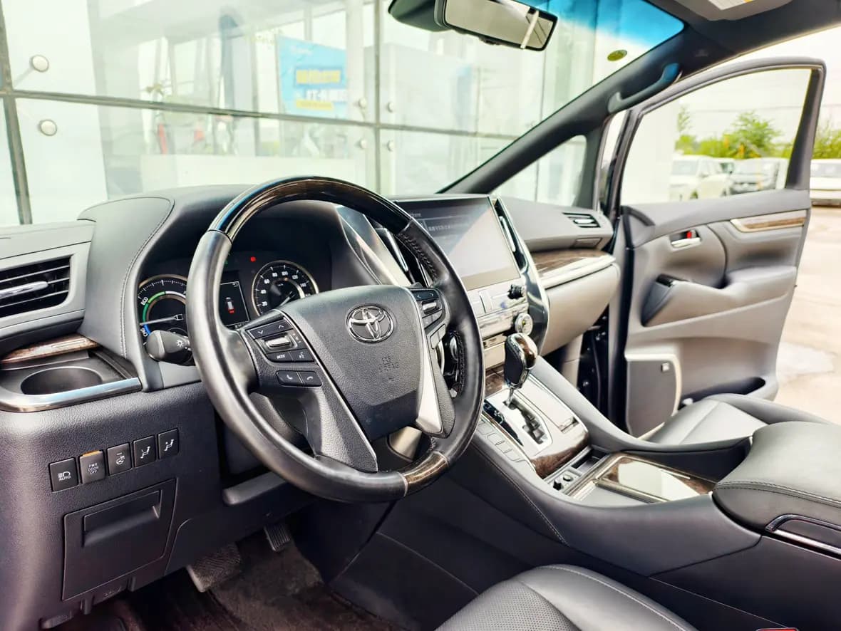 Toyota Crown Wellfire 2021 г. 80043 км. — фото 20