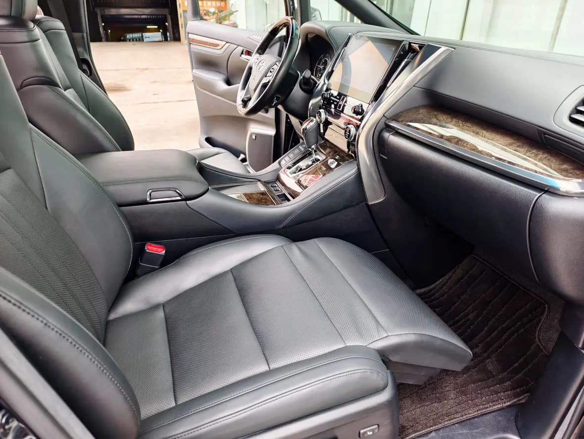 Toyota Crown Wellfire 2021 г. 80043 км. — фото 25