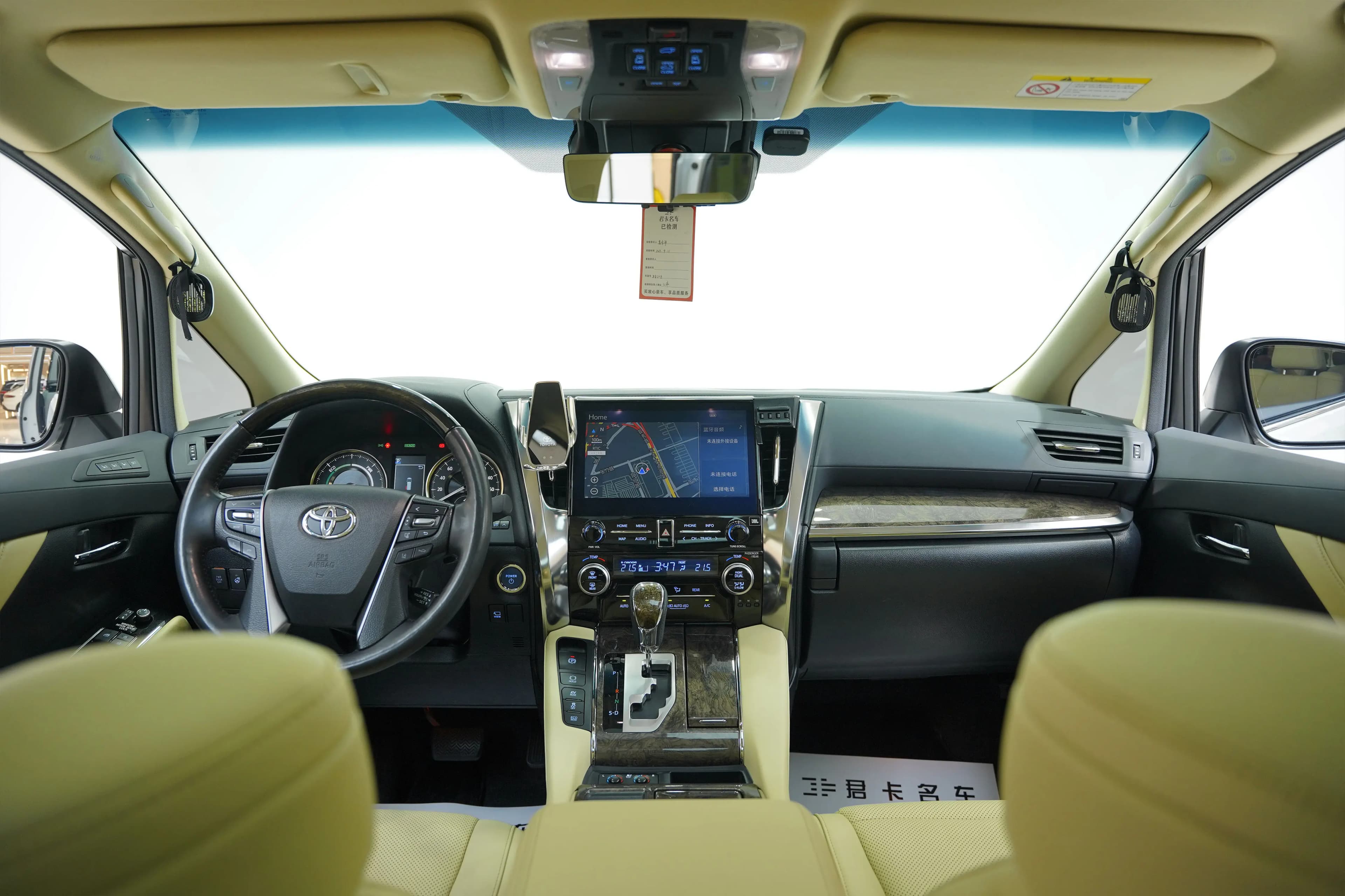 Toyota Alphard 2023 г. 58132 км. — фото 12