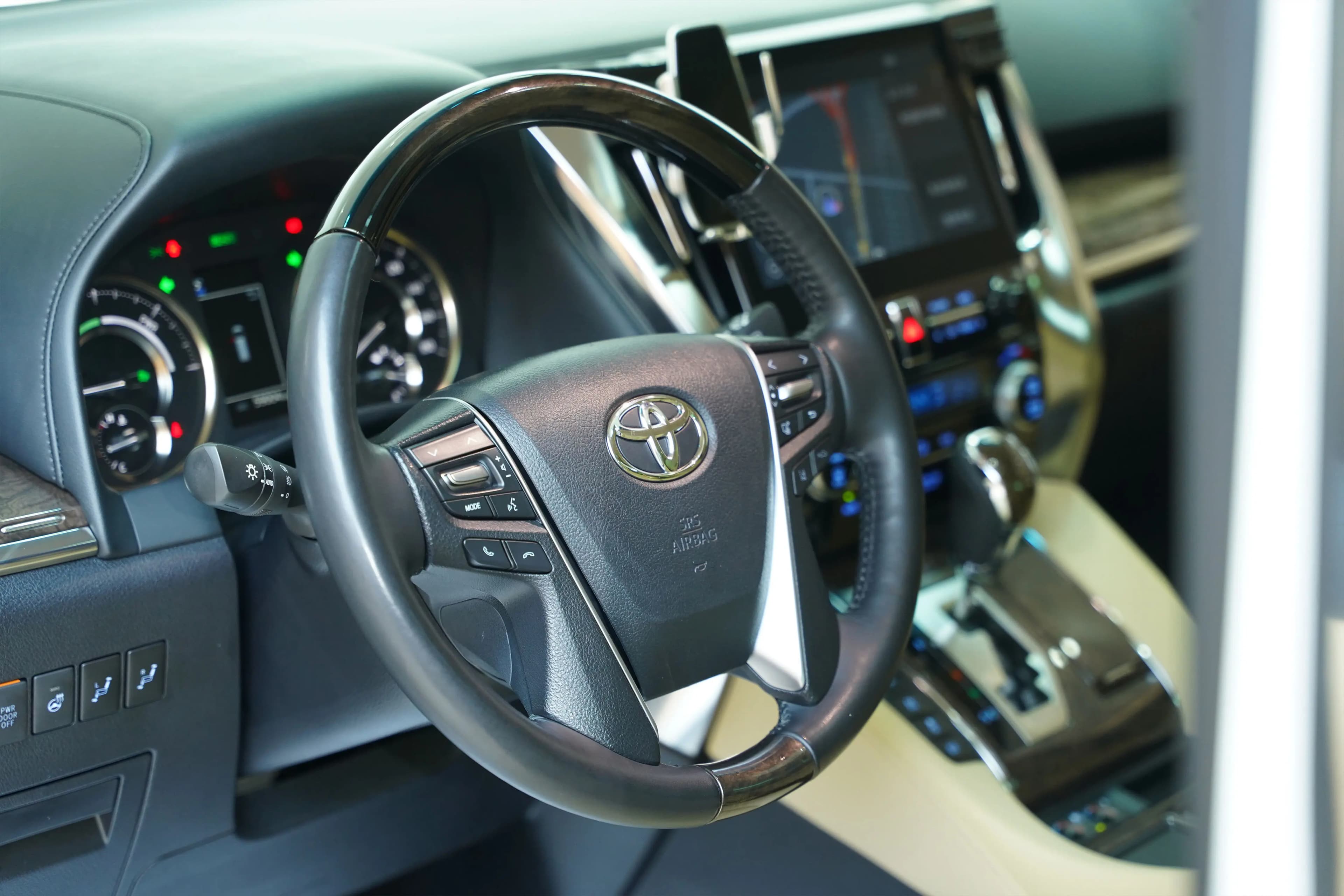 Toyota Alphard 2023 г. 58132 км. — фото 15