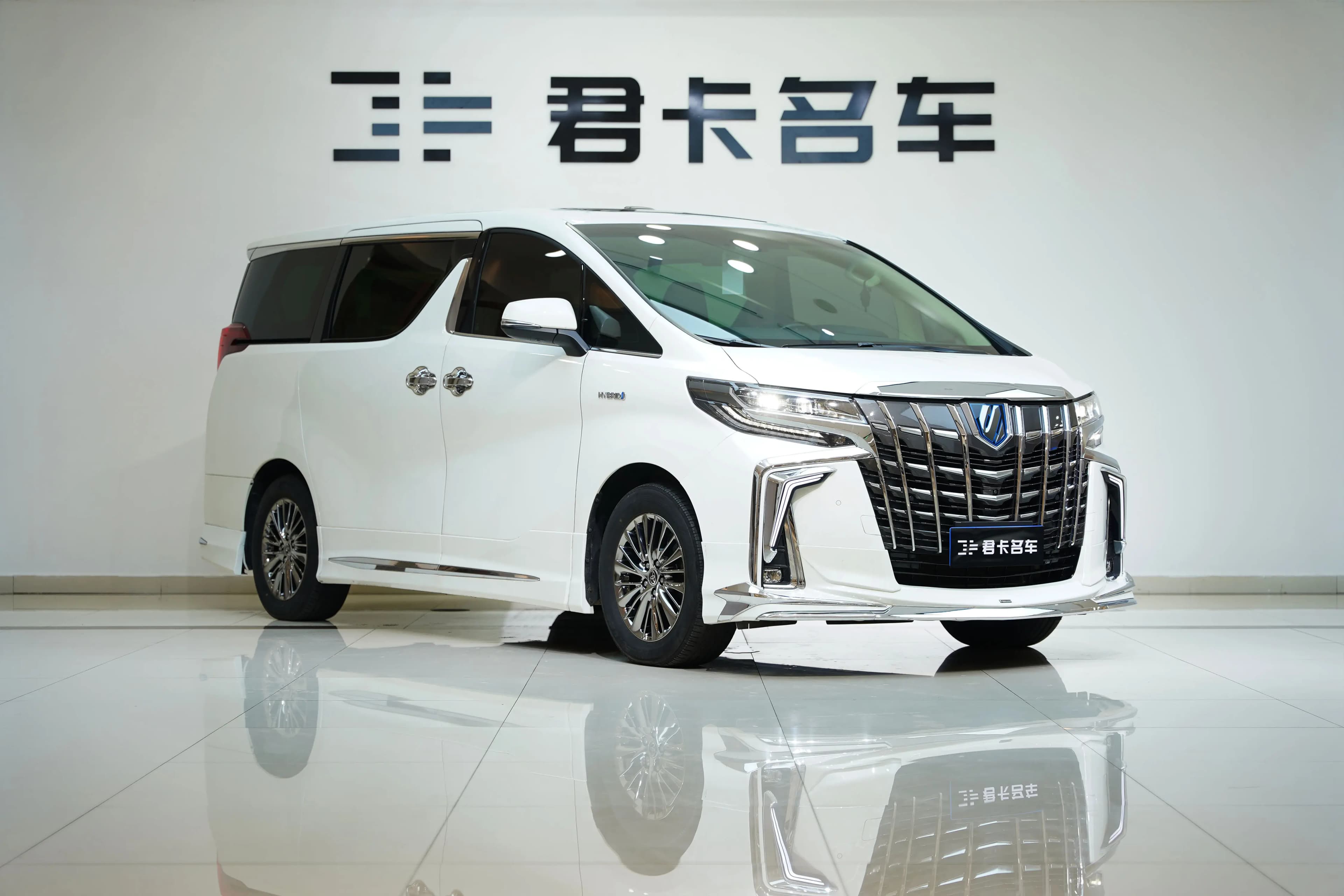 Toyota Alphard 2023 г. 58132 км. — фото 3