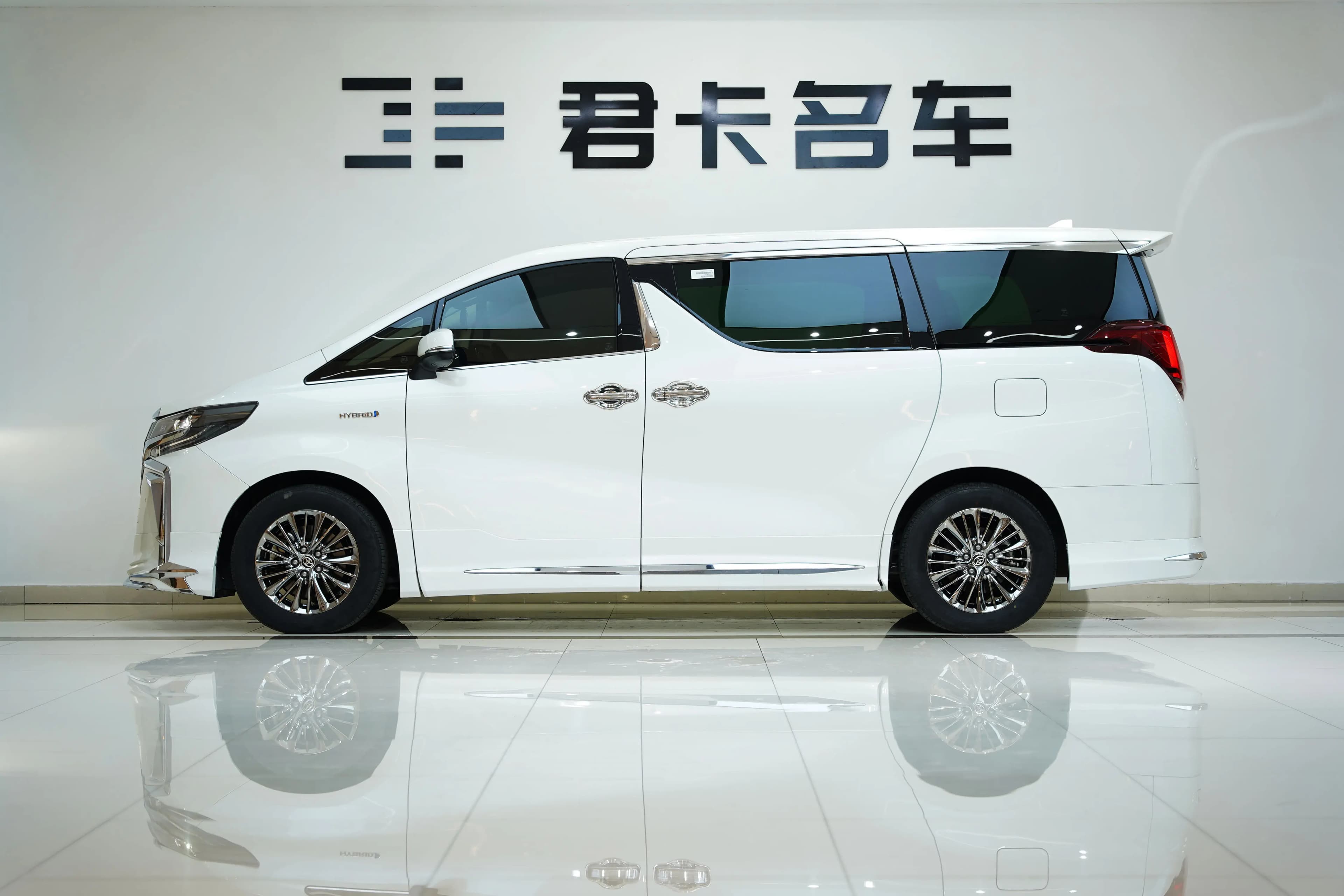 Toyota Alphard 2023 г. 58132 км. — фото 4