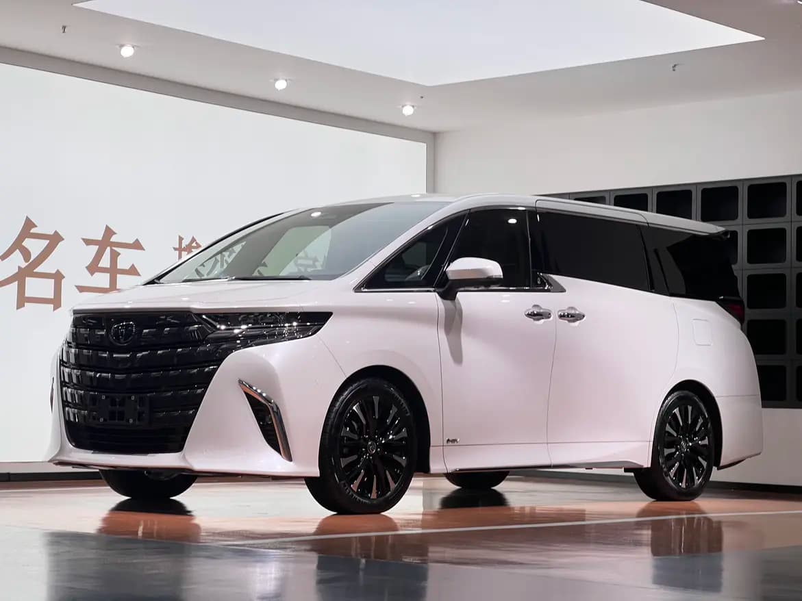 Toyota Alphard 2024 г. 21133 км.