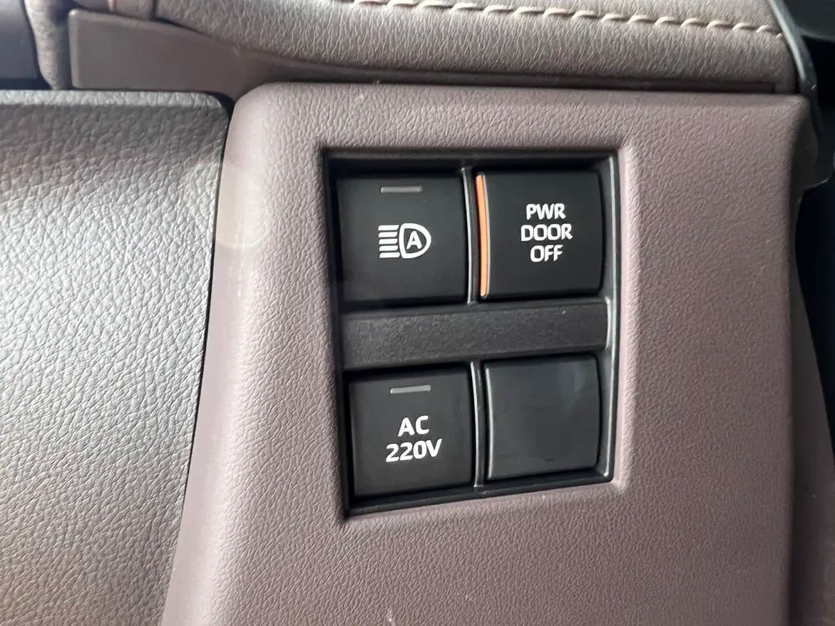 Toyota Alphard 2024 г. 21133 км. — фото 13