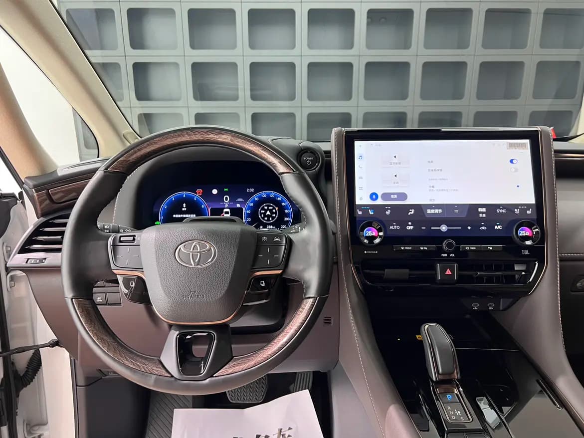 Toyota Alphard 2024 г. 21133 км. — фото 19