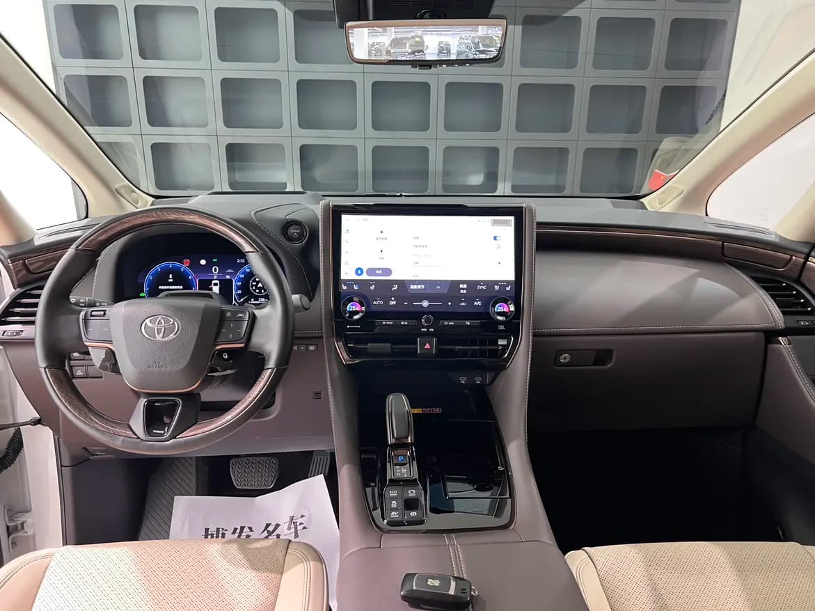 Toyota Alphard 2024 г. 21133 км. — фото 24