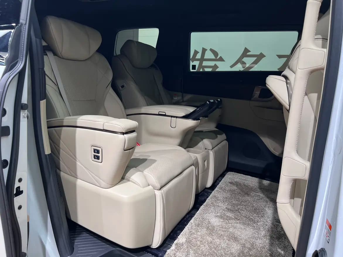 Toyota Alphard 2024 г. 21133 км. — фото 28