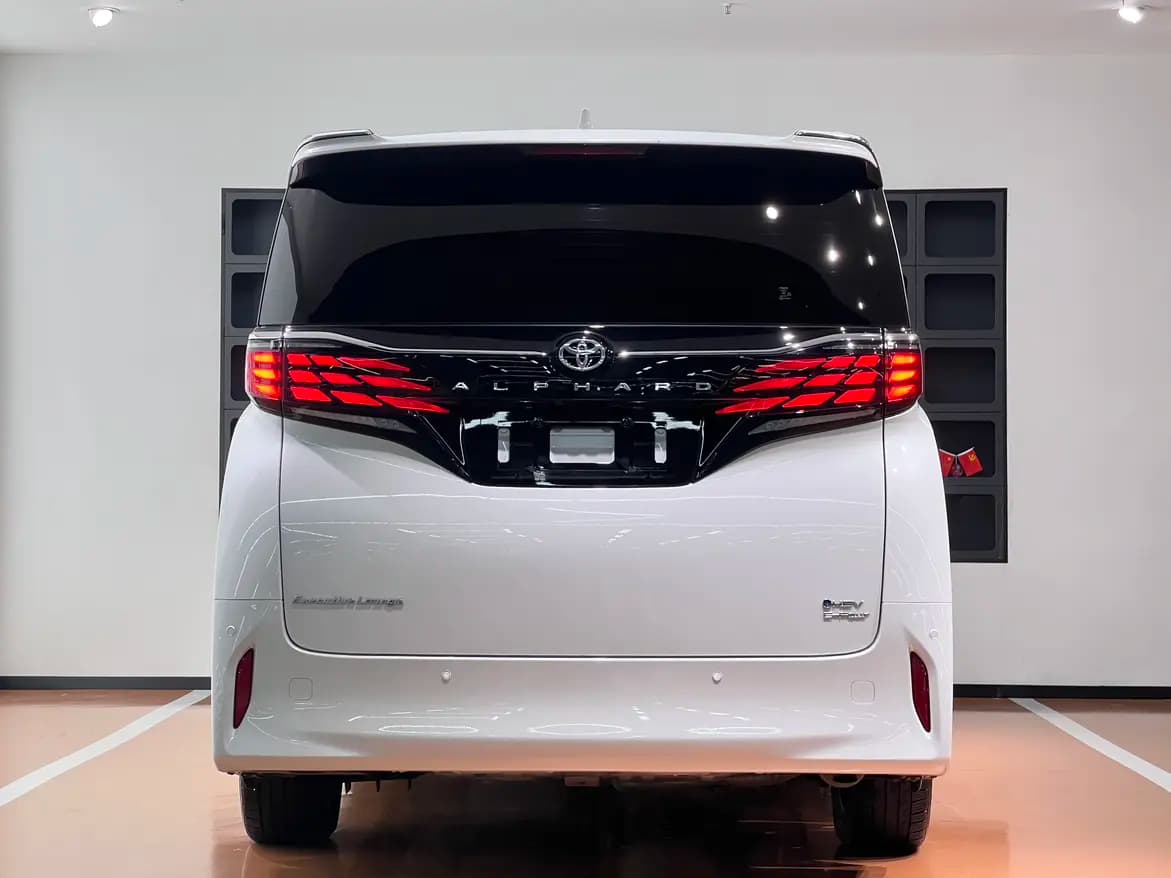 Toyota Alphard 2024 г. 21133 км. — фото 4