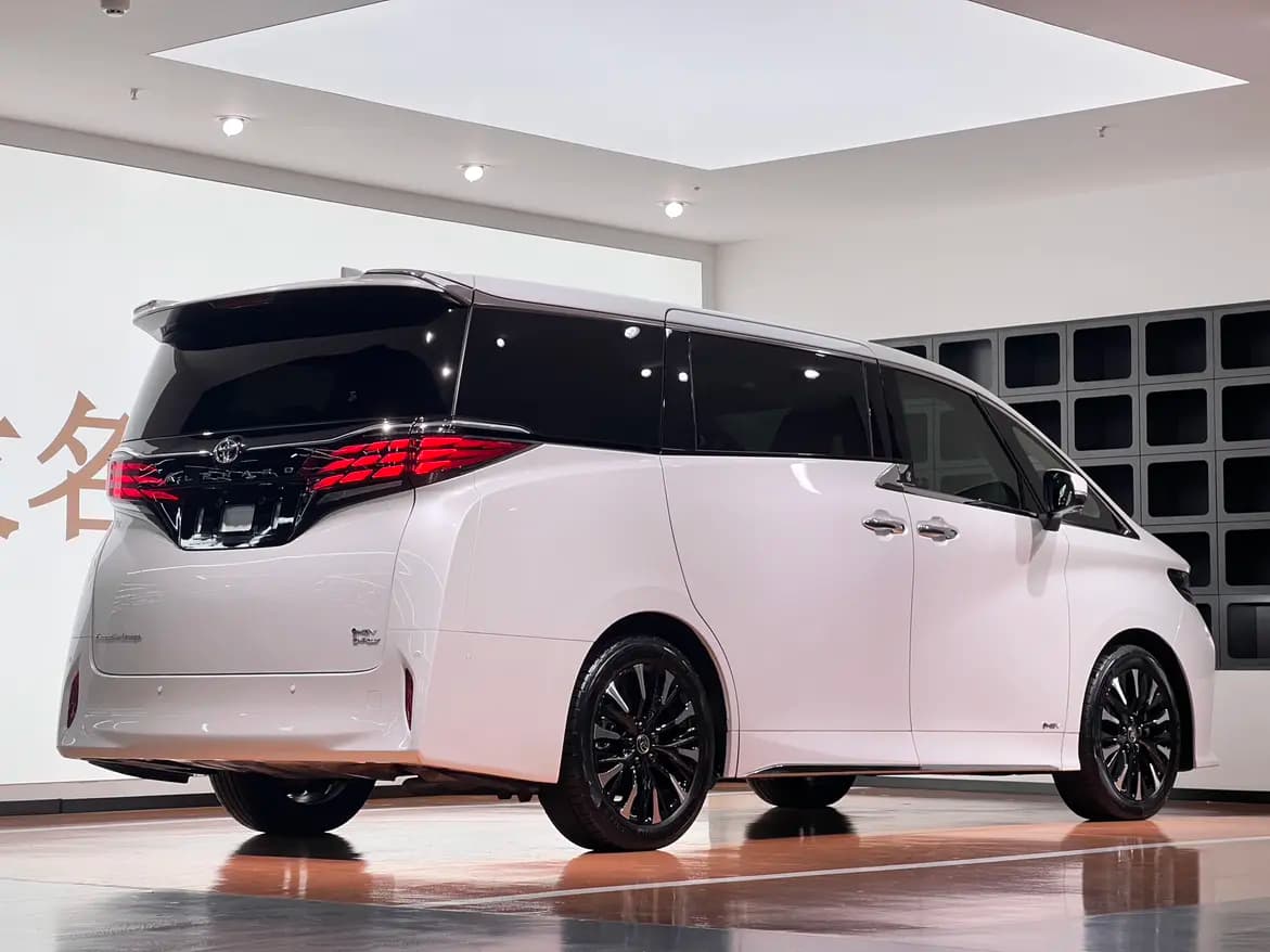 Toyota Alphard 2024 г. 21133 км. — фото 5