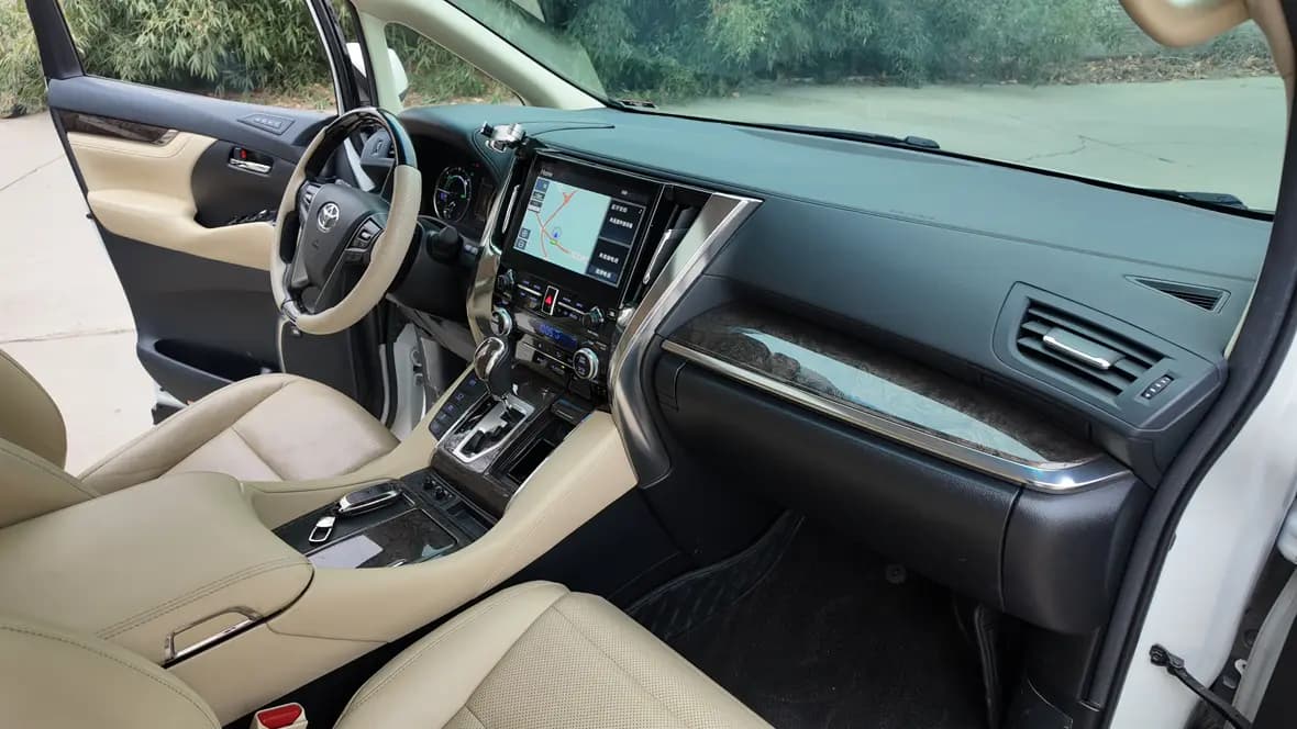 Toyota Crown Wellfire 2021 г. 110044 км. — фото 12