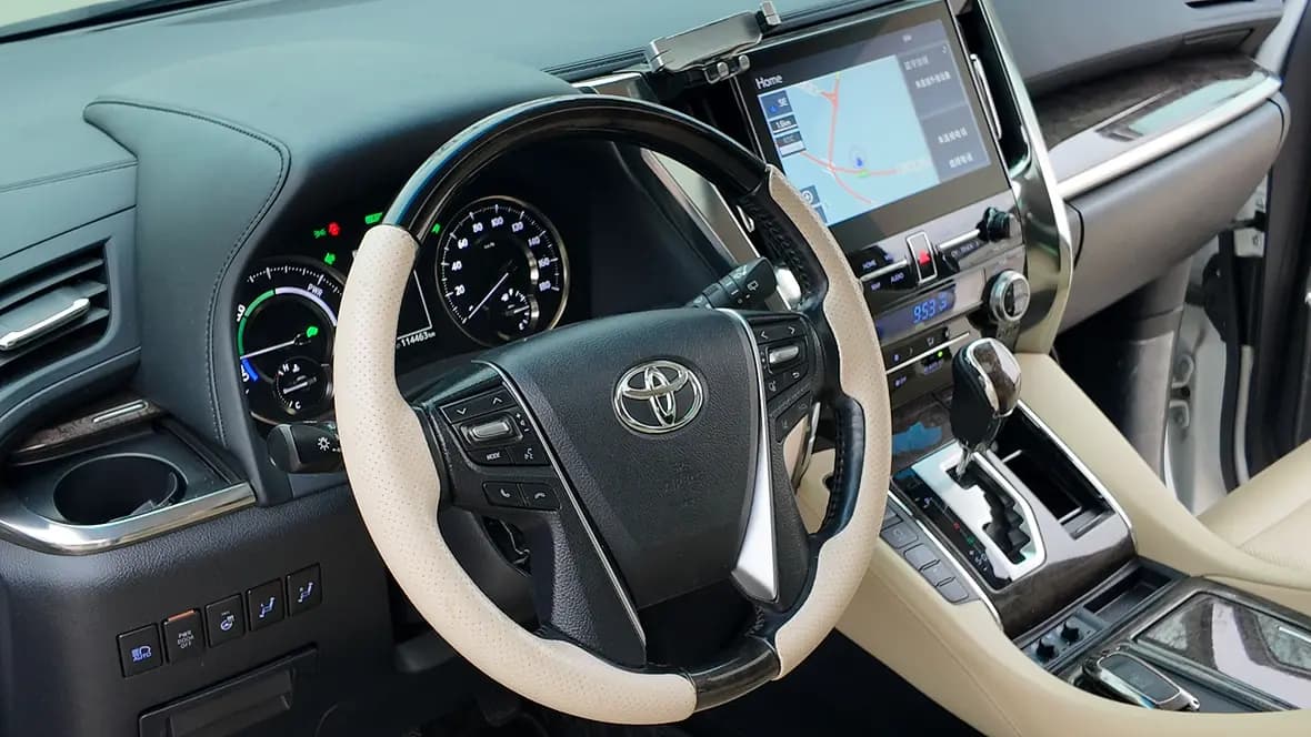 Toyota Crown Wellfire 2021 г. 110044 км. — фото 13