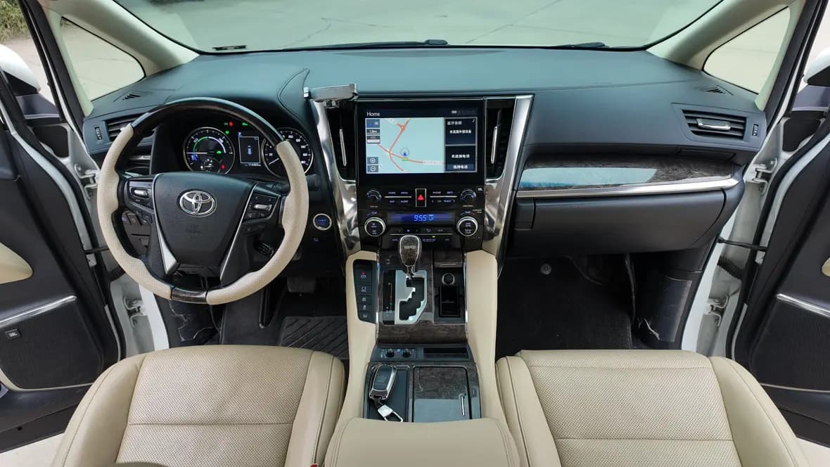 Toyota Crown Wellfire 2021 г. 110044 км. — фото 14