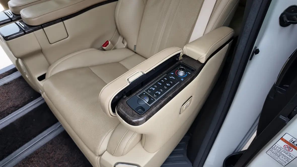 Toyota Crown Wellfire 2021 г. 110044 км. — фото 9