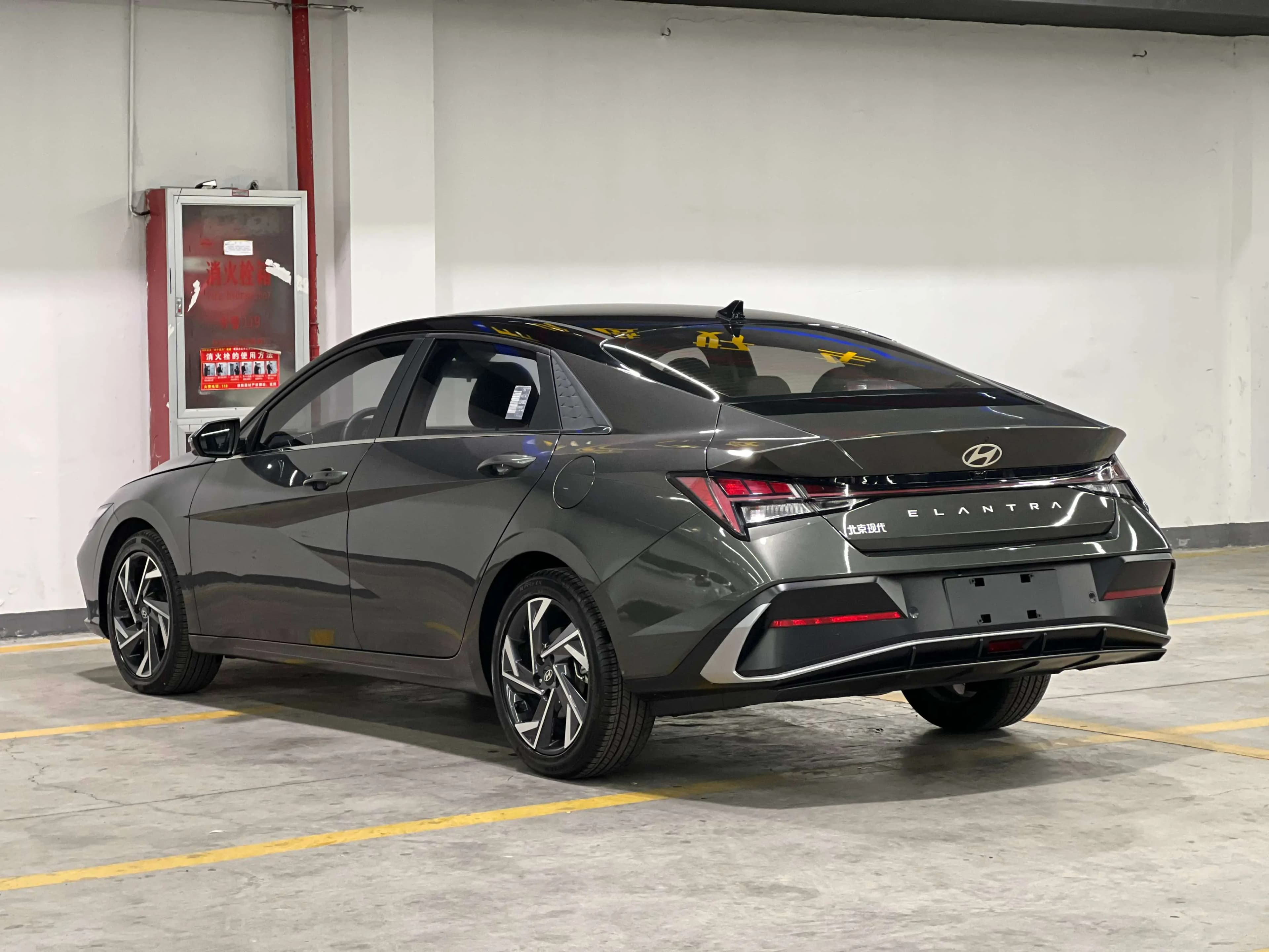 Hyundai Elantra 2023 г. 4038 км. — фото 3