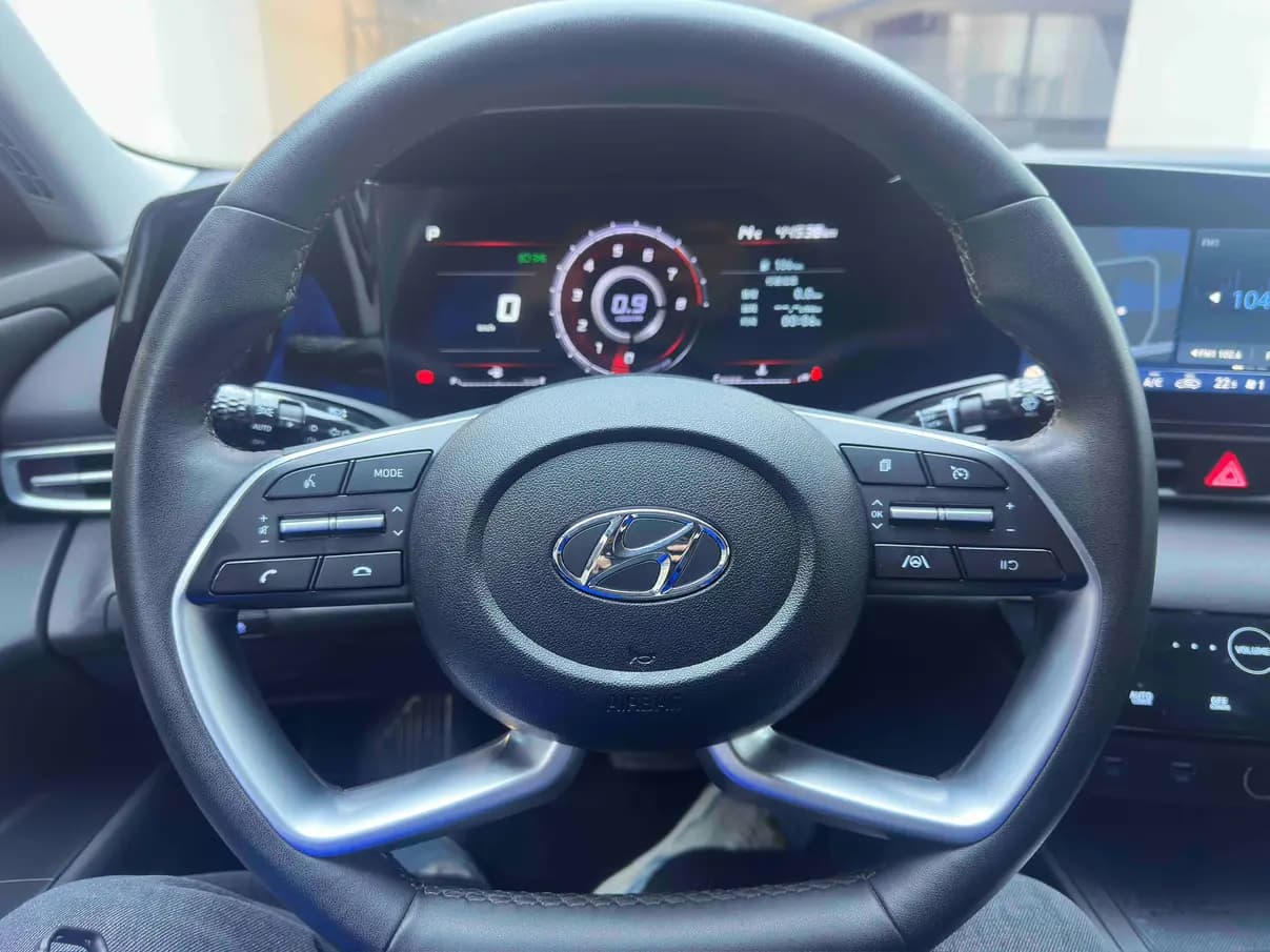 Hyundai Elantra 2022 г. 44039 км. — фото 12