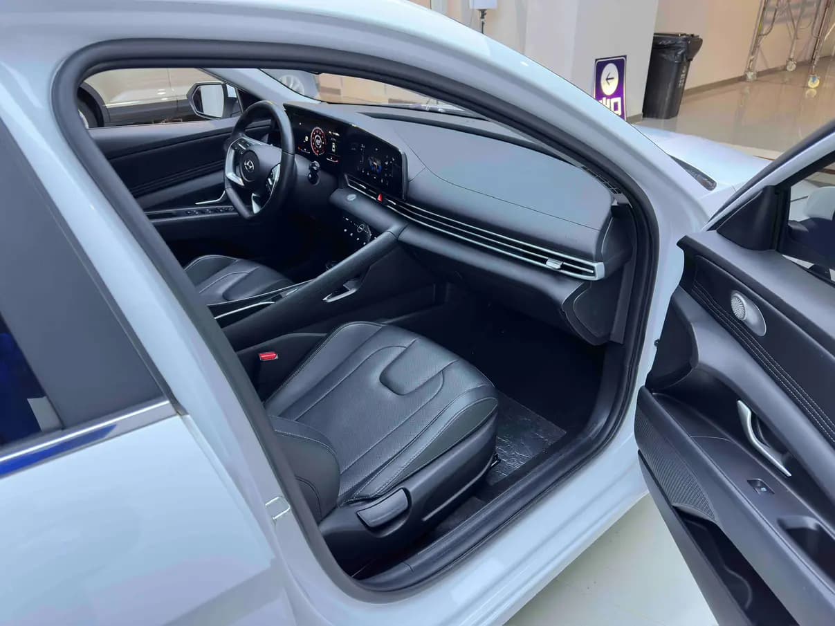 Hyundai Elantra 2022 г. 44039 км. — фото 14