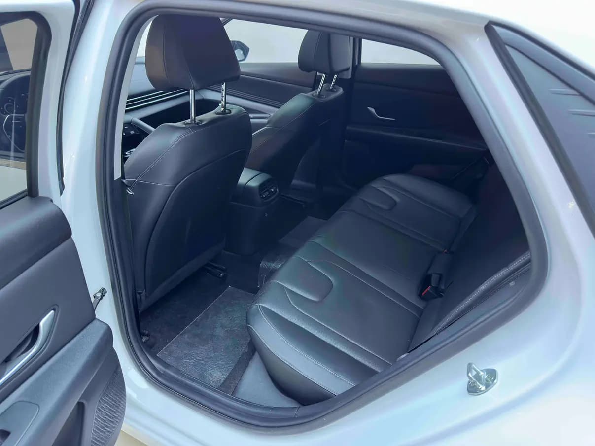 Hyundai Elantra 2022 г. 44039 км. — фото 17