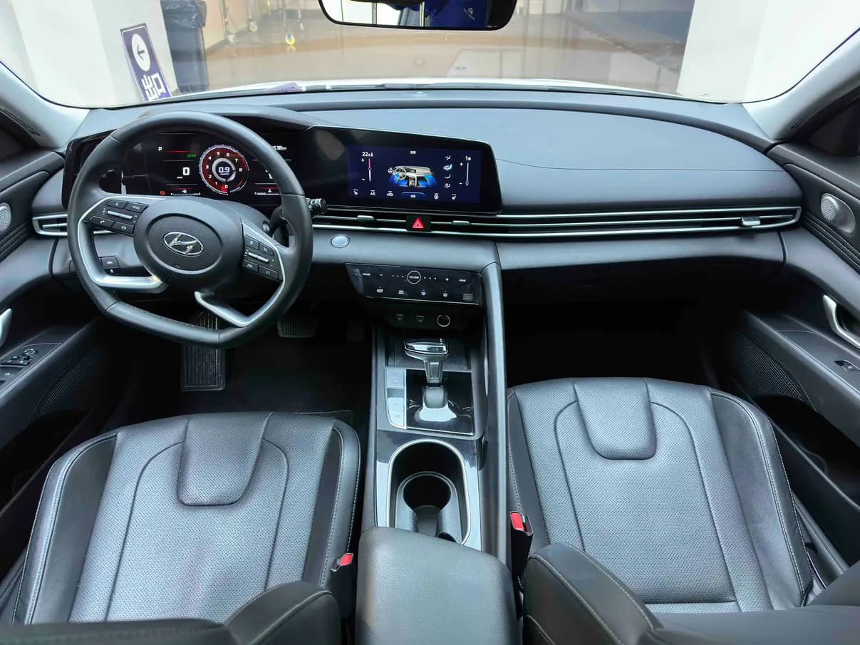 Hyundai Elantra 2022 г. 44039 км. — фото 10