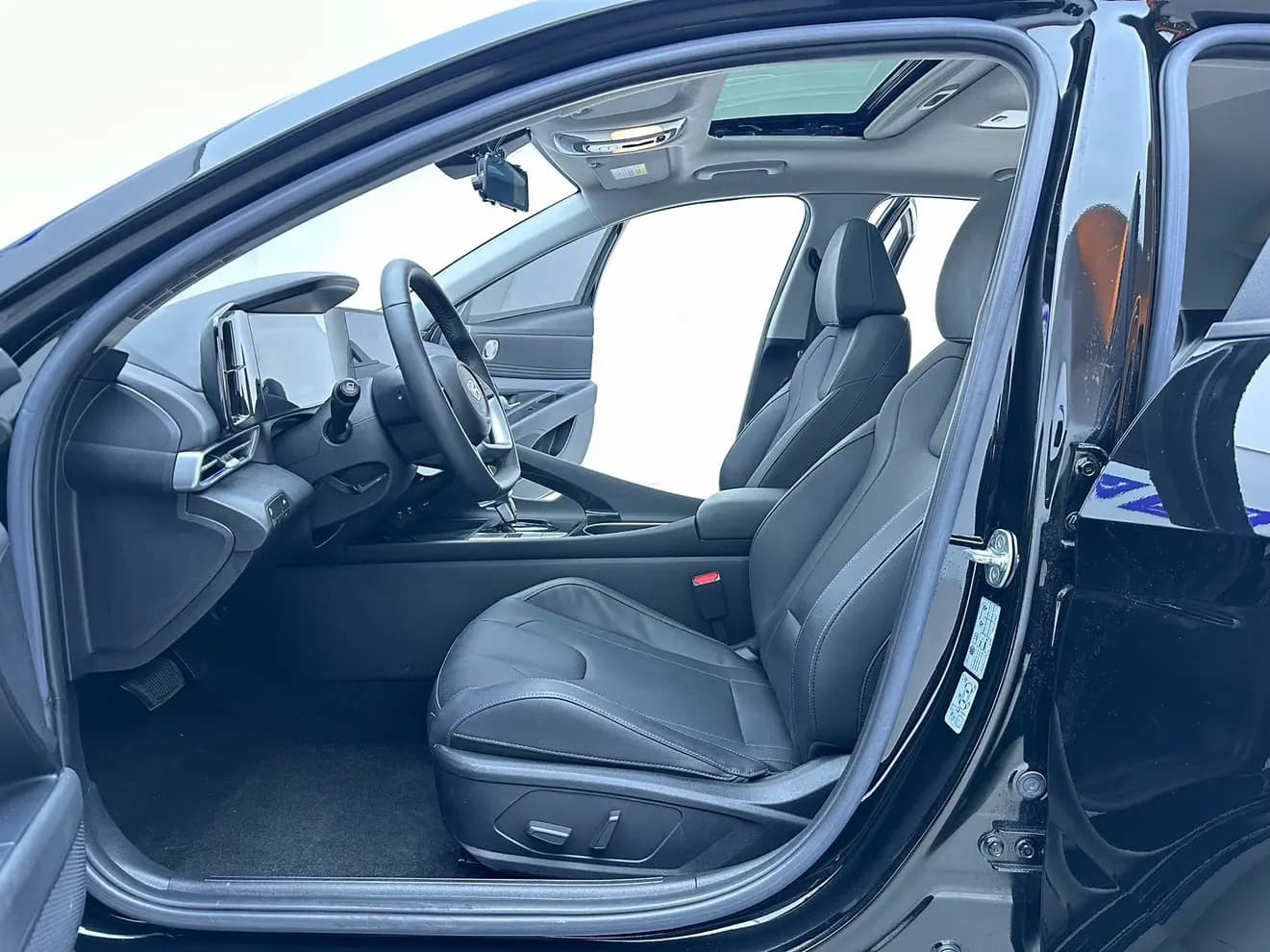 Hyundai Elantra 2022 г. 18040 км. — фото 16