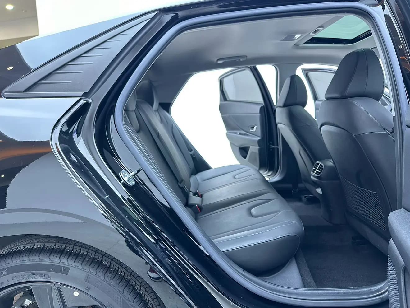 Hyundai Elantra 2022 г. 18040 км. — фото 17