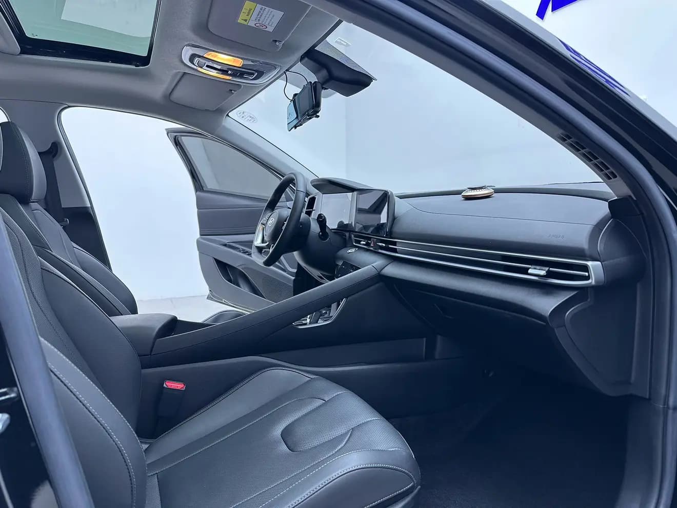 Hyundai Elantra 2022 г. 18040 км. — фото 20