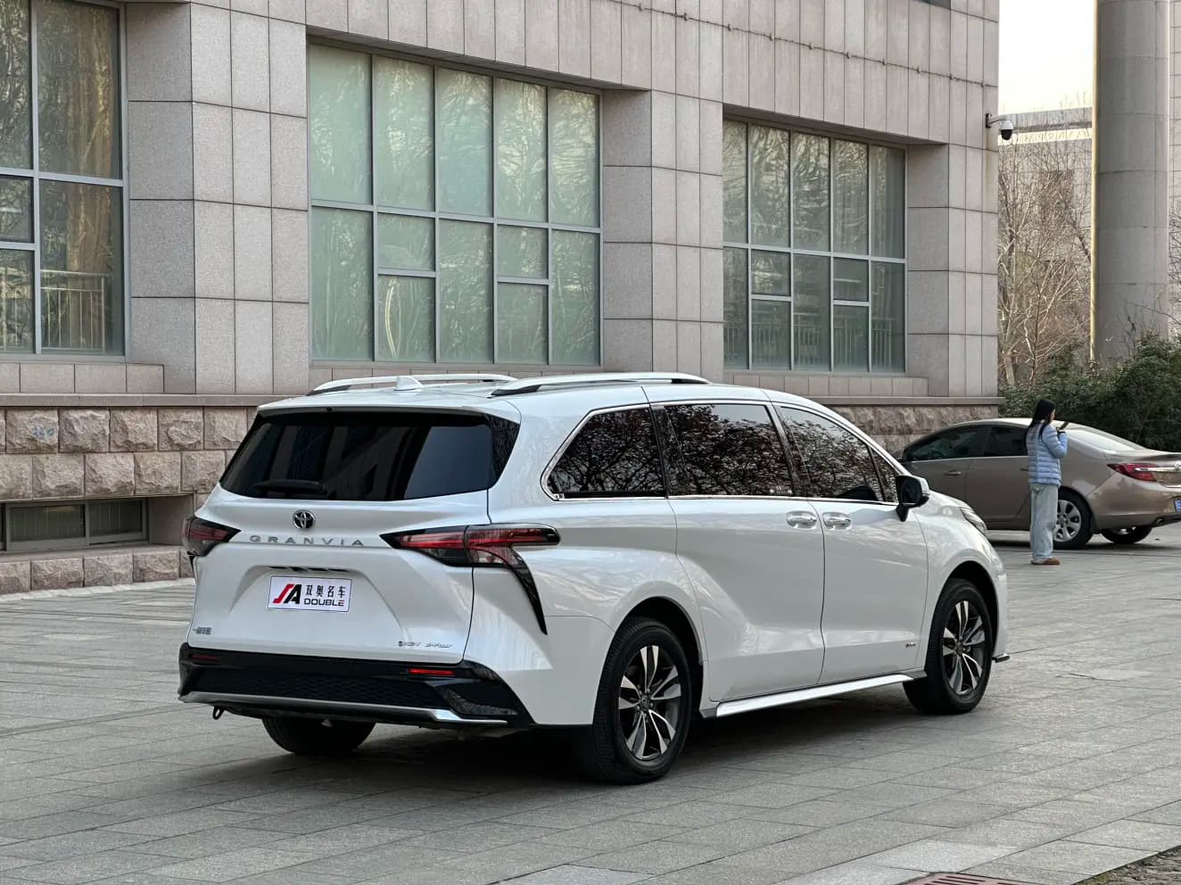 Toyota Granvia 2024 г. 20067 км. — фото 6
